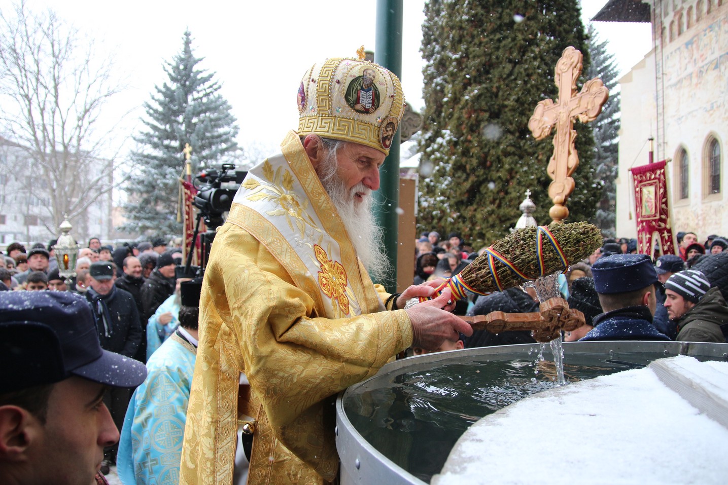 Sfinţirea cea mare a apei în Bucovina