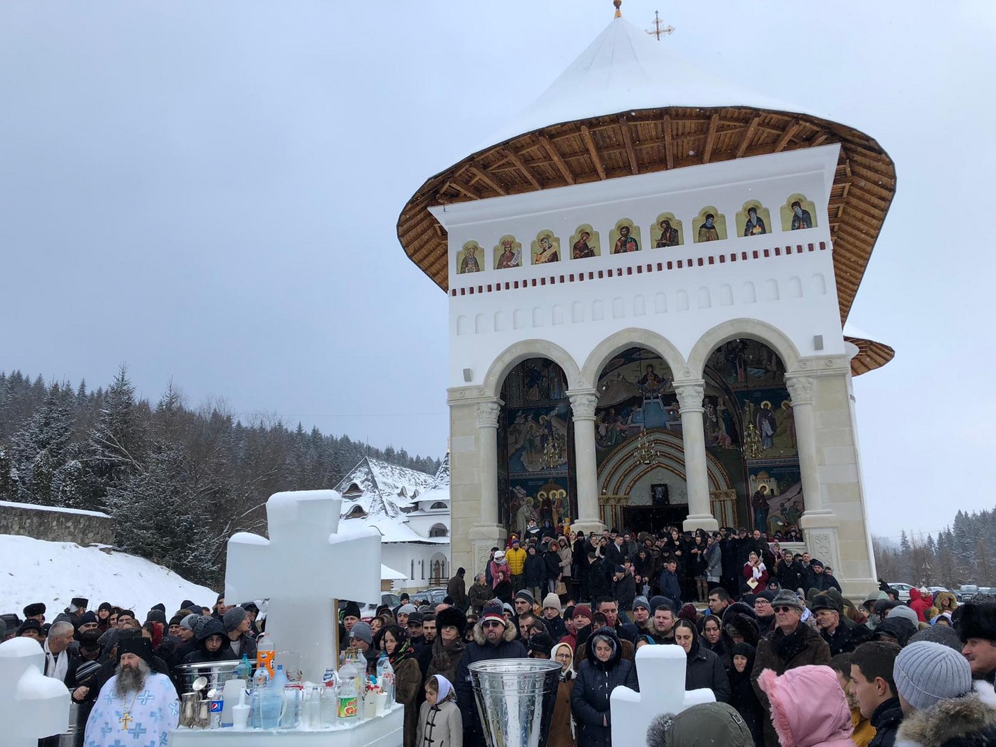 Sfinţirea cea mare a apei în Bucovina