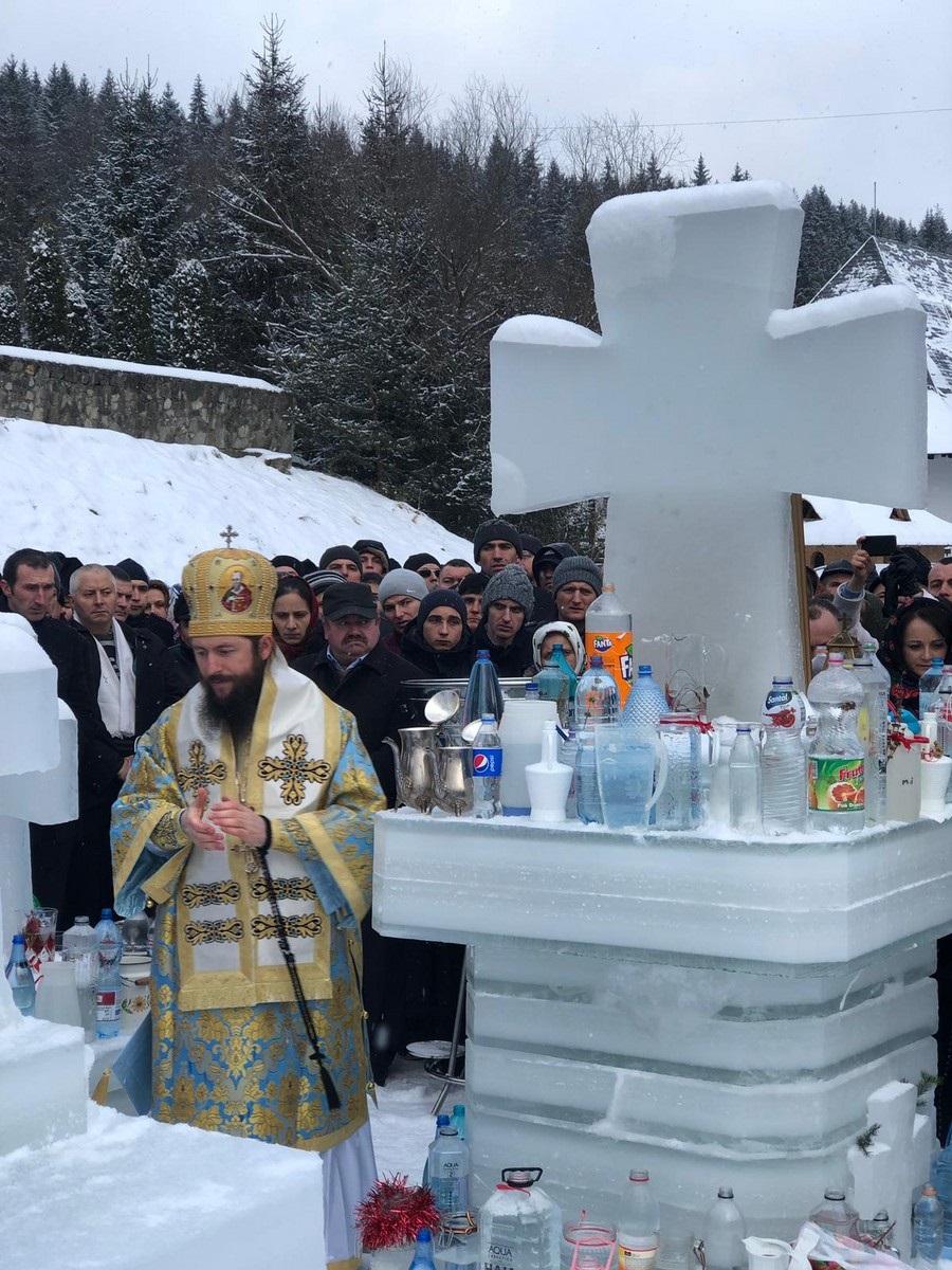 Sfinţirea cea mare a apei în Bucovina