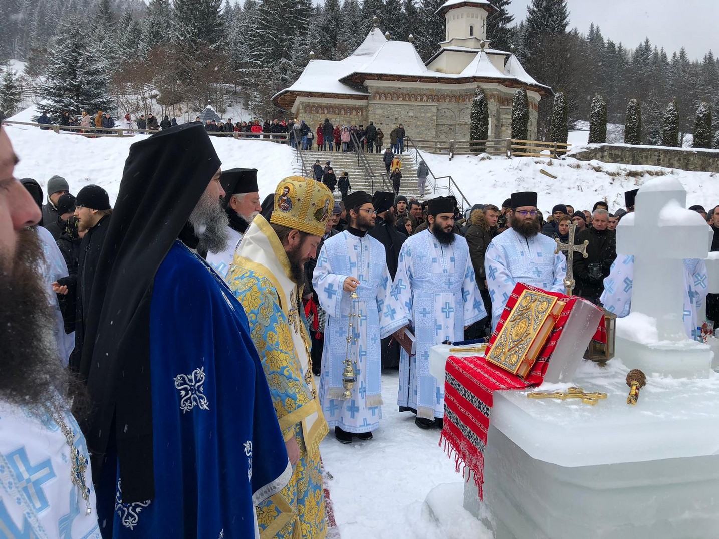 Sfinţirea cea mare a apei în Bucovina
