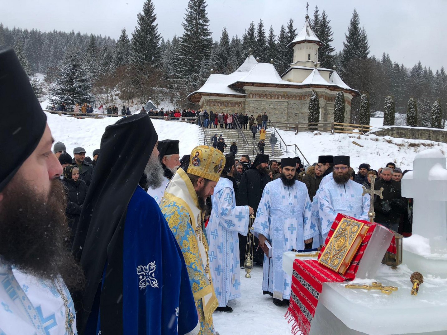 Sfinţirea cea mare a apei în Bucovina