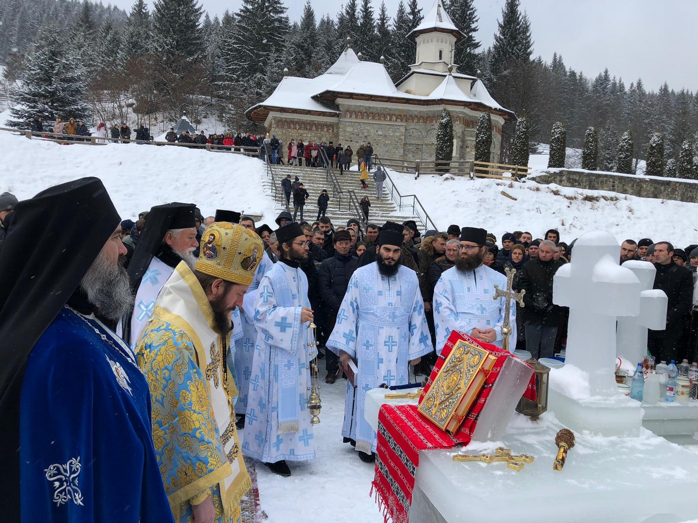 Sfinţirea cea mare a apei în Bucovina