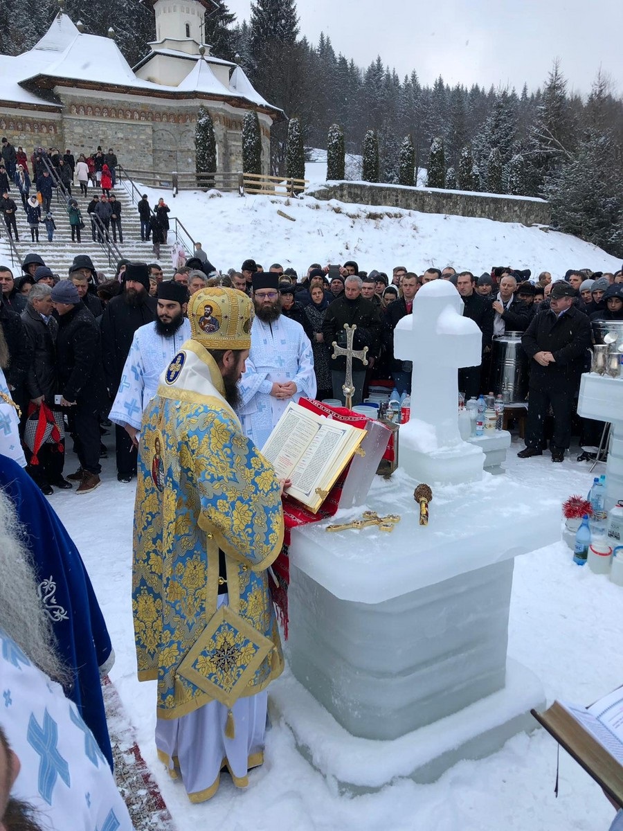 Sfinţirea cea mare a apei în Bucovina