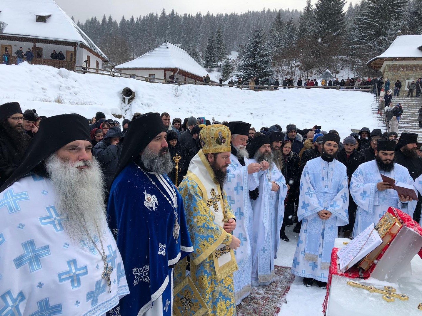 Sfinţirea cea mare a apei în Bucovina