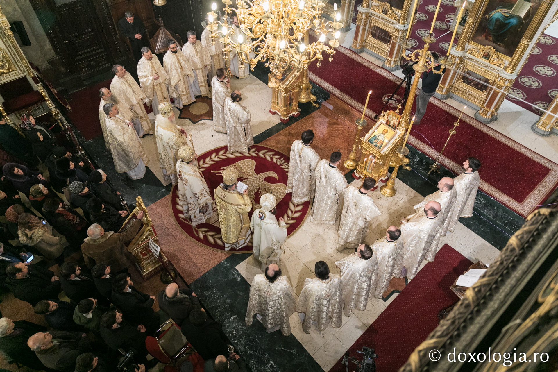(Foto) Liturghie arhierească în cinstea Sfinților Trei Ierarhi, ocrotitorii învățământului teologic