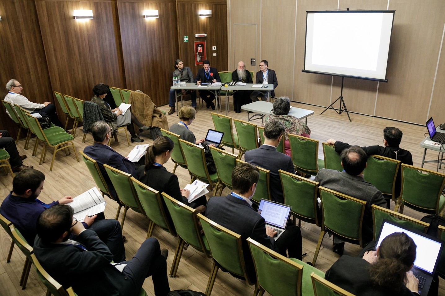 Comunicări ştiinţifice, vernisaj de icoane şi lansări de carte, în cadrul Conferinţei IOTA organizate la Iaşi