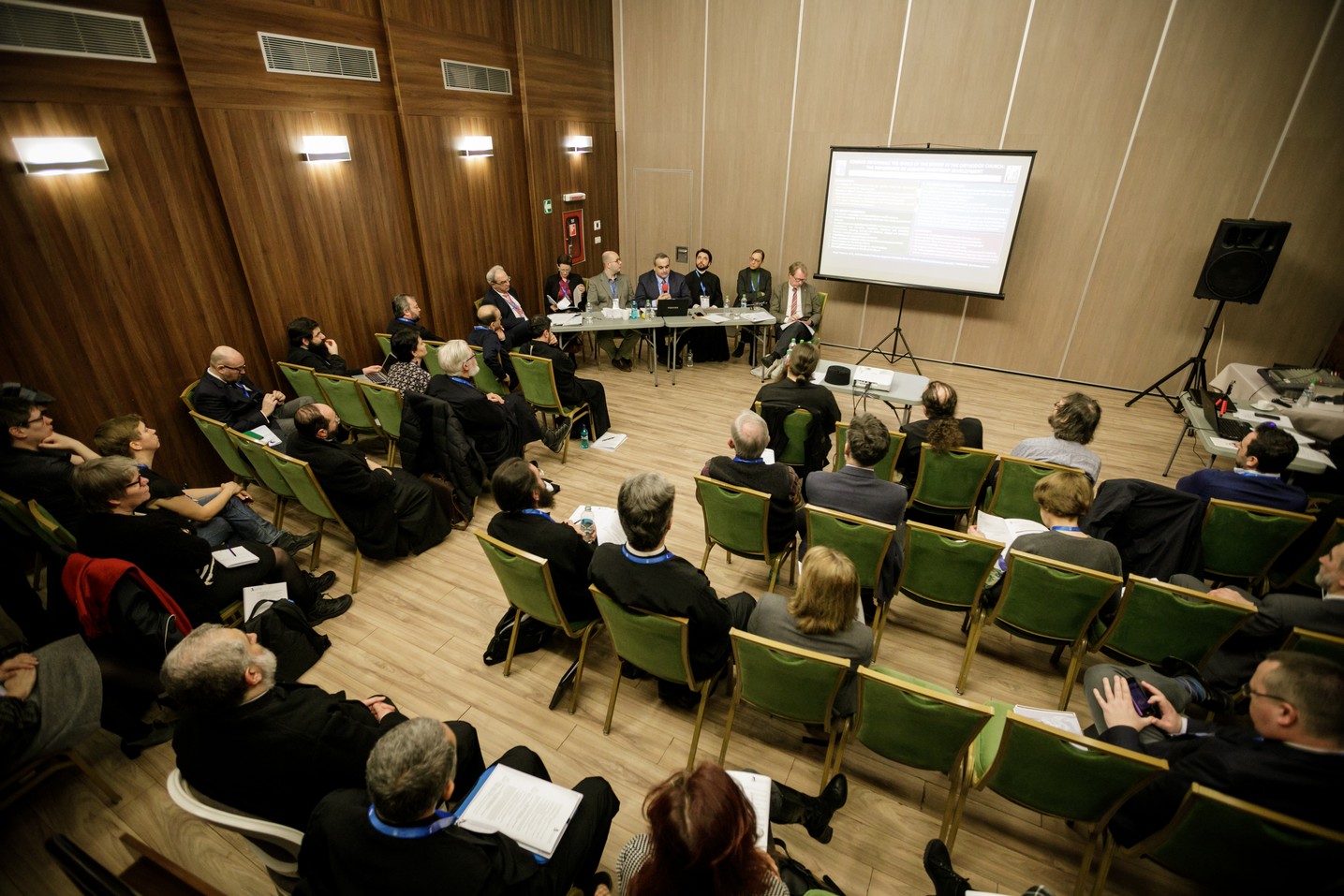 Comunicări ştiinţifice, vernisaj de icoane şi lansări de carte, în cadrul Conferinţei IOTA organizate la Iaşi