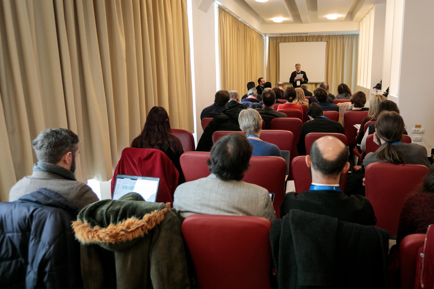 Comunicări ştiinţifice, vernisaj de icoane şi lansări de carte, în cadrul Conferinţei IOTA organizate la Iaşi