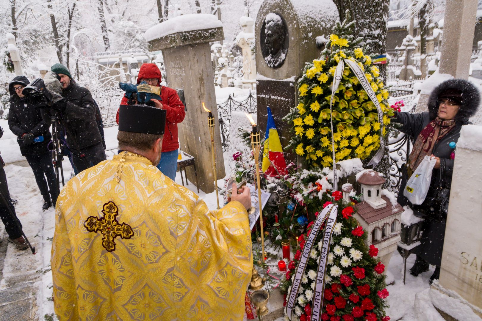 Poetul Mihai Eminescu a fost pomenit la mormântul său din cimitirul Bellu