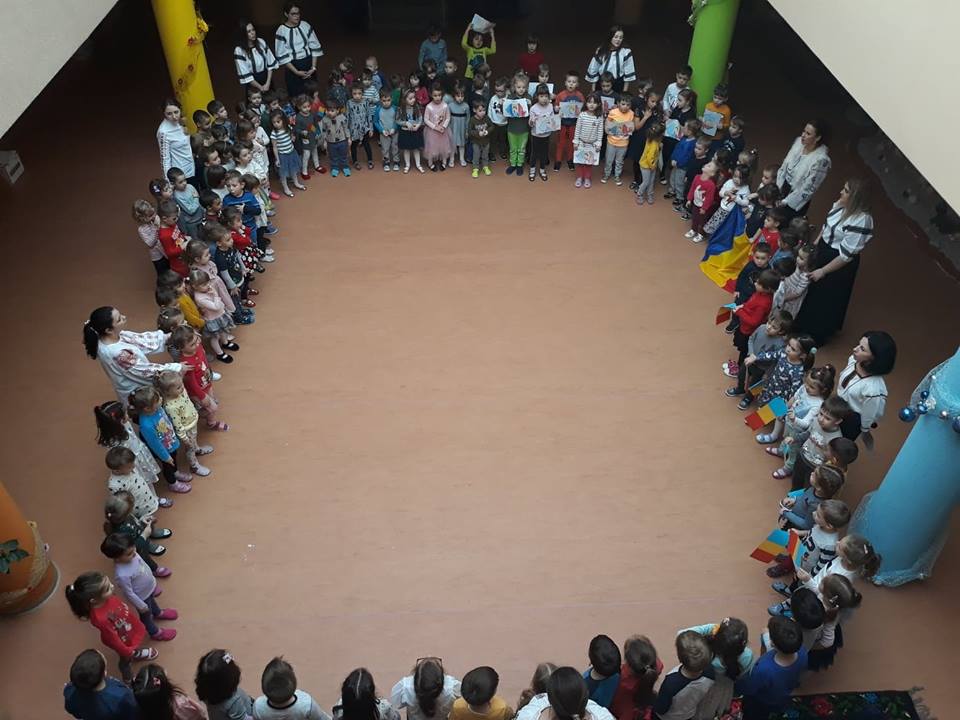 Moment înălţător de Ziua Principatelor Române la Şcoala Primară „Sfântul Ioan cel Nou de la Suceava”