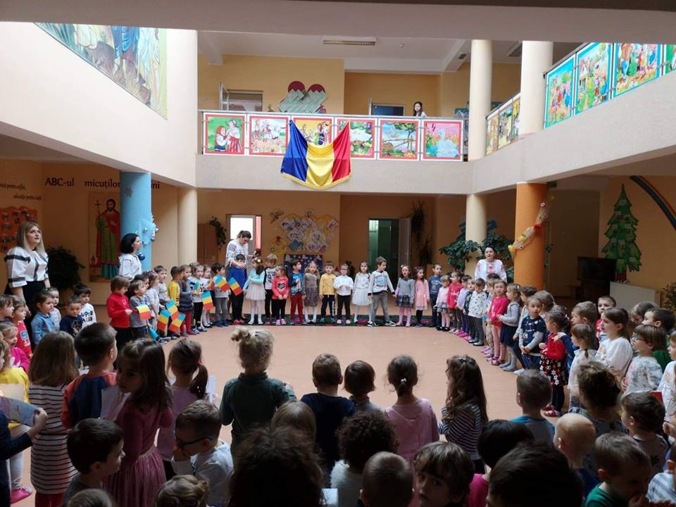 Moment înălţător de Ziua Principatelor Române la Şcoala Primară „Sfântul Ioan cel Nou de la Suceava”