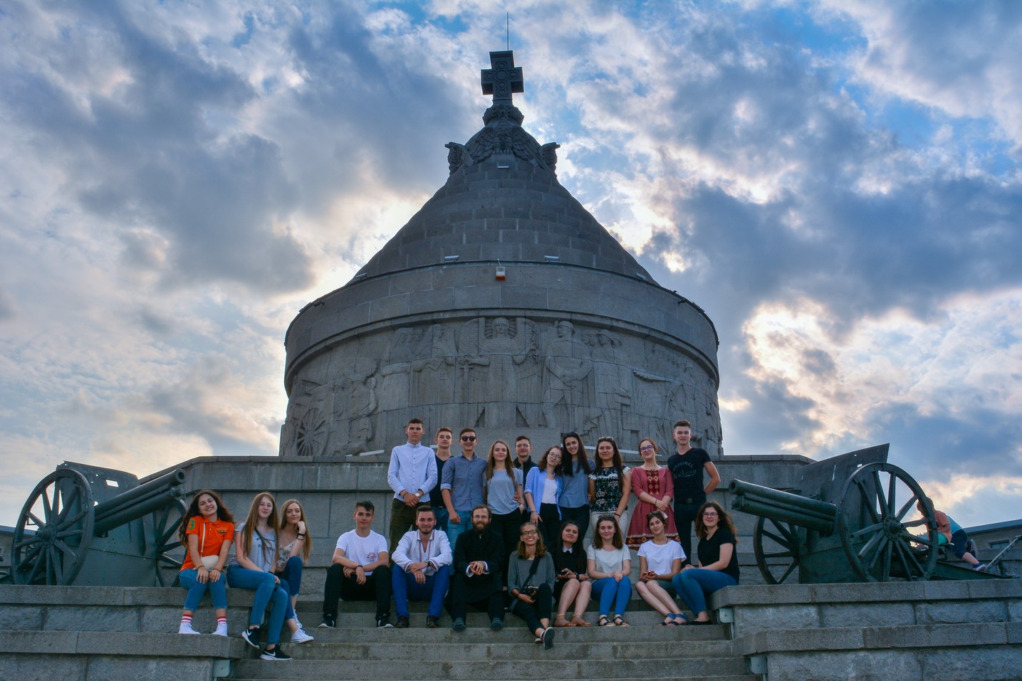 E de ajuns să fii tânăr pentru a fi fericit? E de ajuns să fii tânăr pentru a fi fericit?