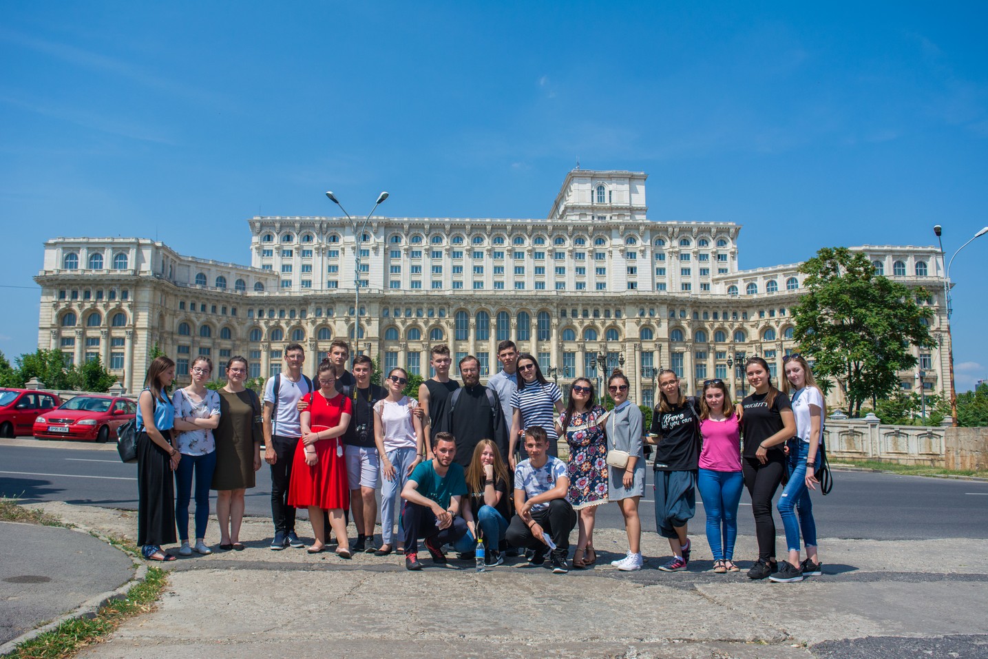 E de ajuns să fii tânăr pentru a fi fericit? E de ajuns să fii tânăr pentru a fi fericit?