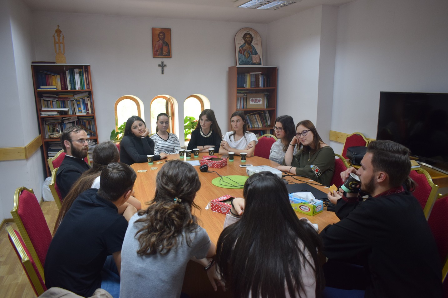 E de ajuns să fii tânăr pentru a fi fericit? E de ajuns să fii tânăr pentru a fi fericit?