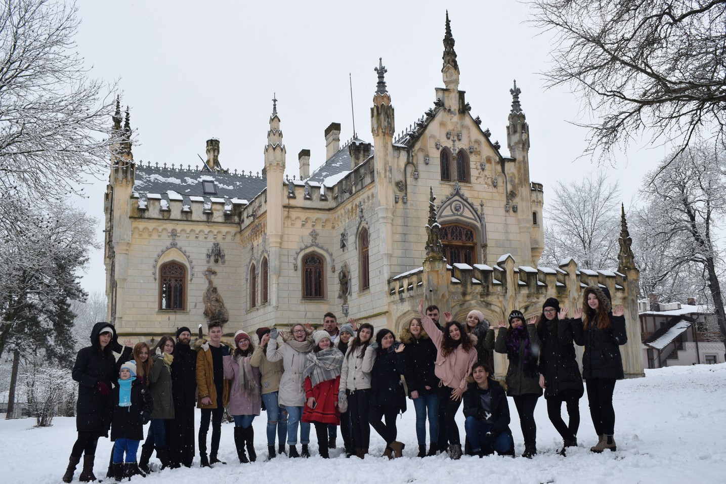 E de ajuns să fii tânăr pentru a fi fericit? E de ajuns să fii tânăr pentru a fi fericit?