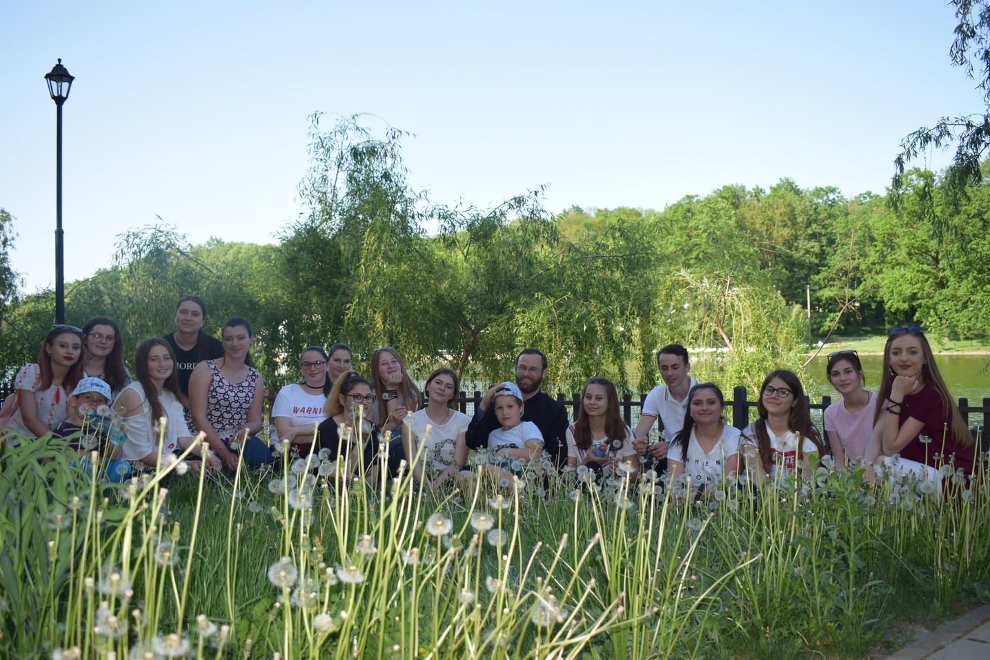 E de ajuns să fii tânăr pentru a fi fericit? E de ajuns să fii tânăr pentru a fi fericit?