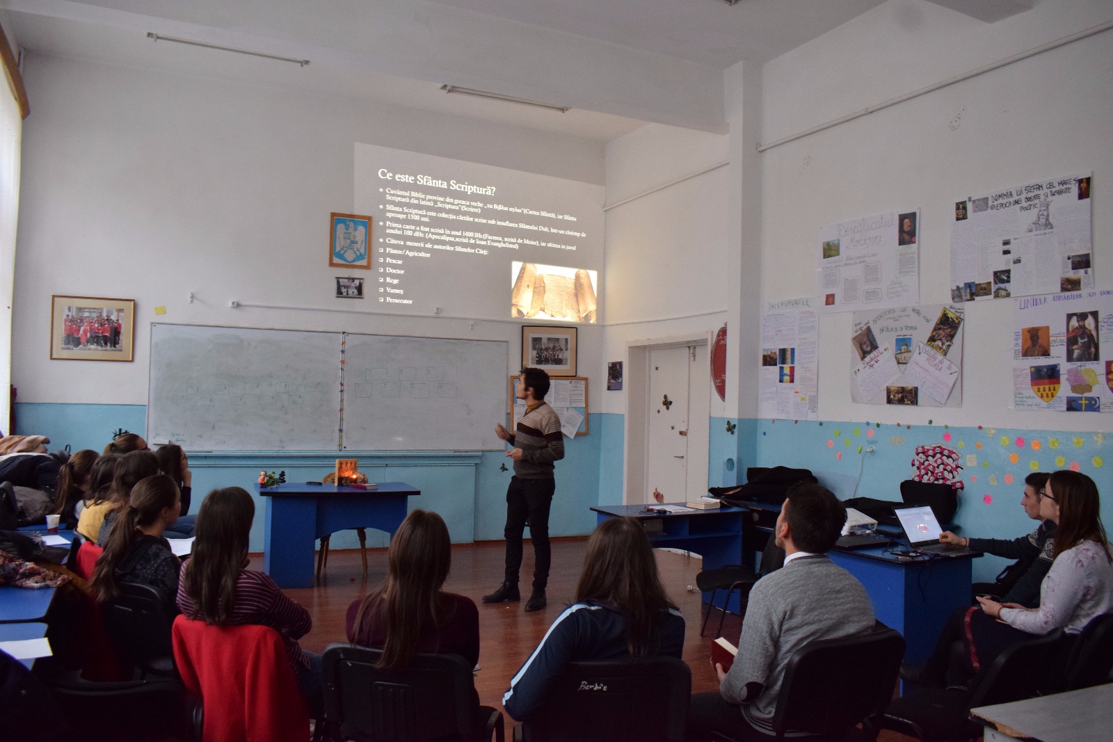 E de ajuns să fii tânăr pentru a fi fericit? E de ajuns să fii tânăr pentru a fi fericit?