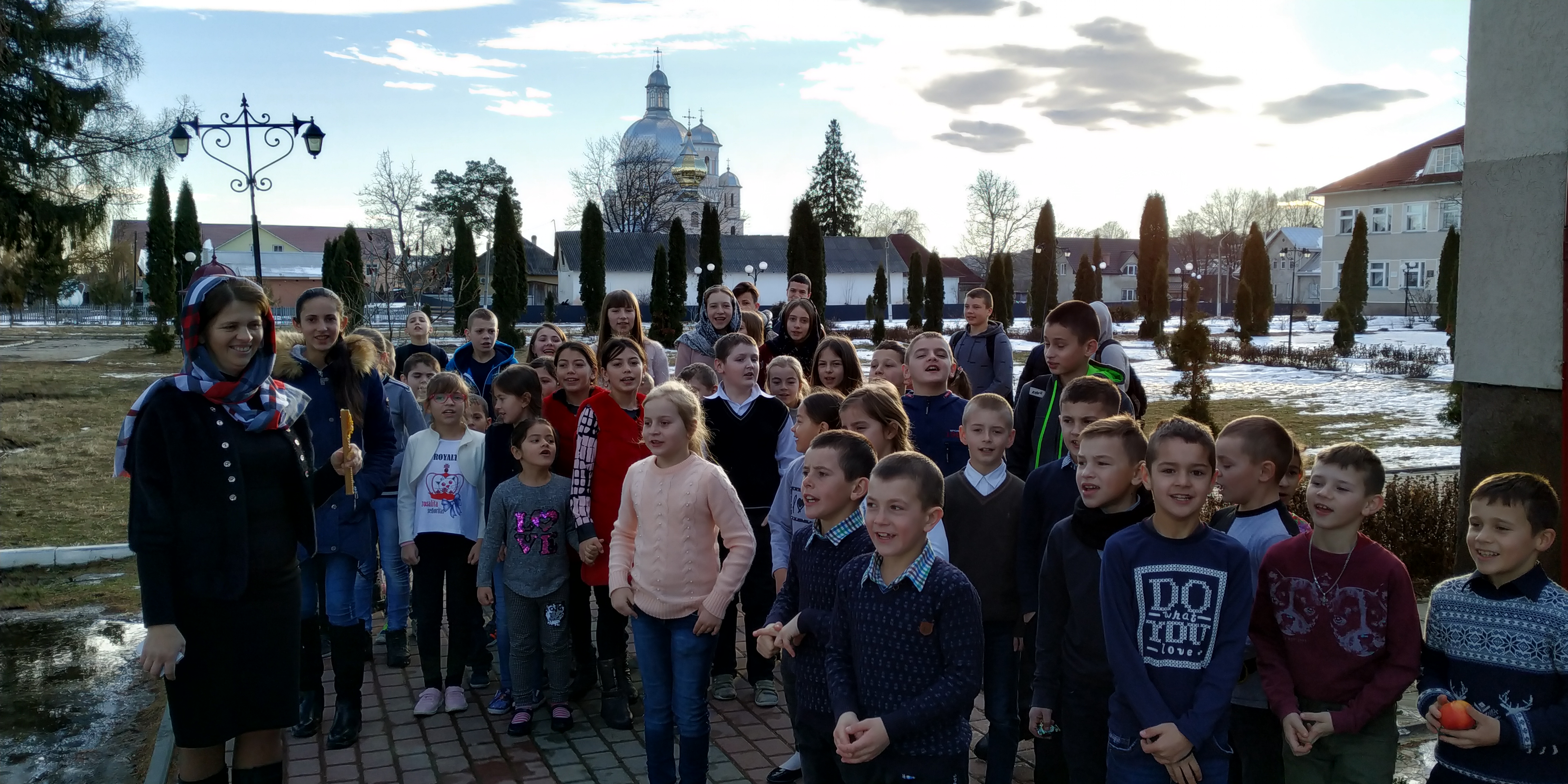 Părinți de la Mănăstirea Putna au mers cu Botezul în satele românești din nordul Bucovinei