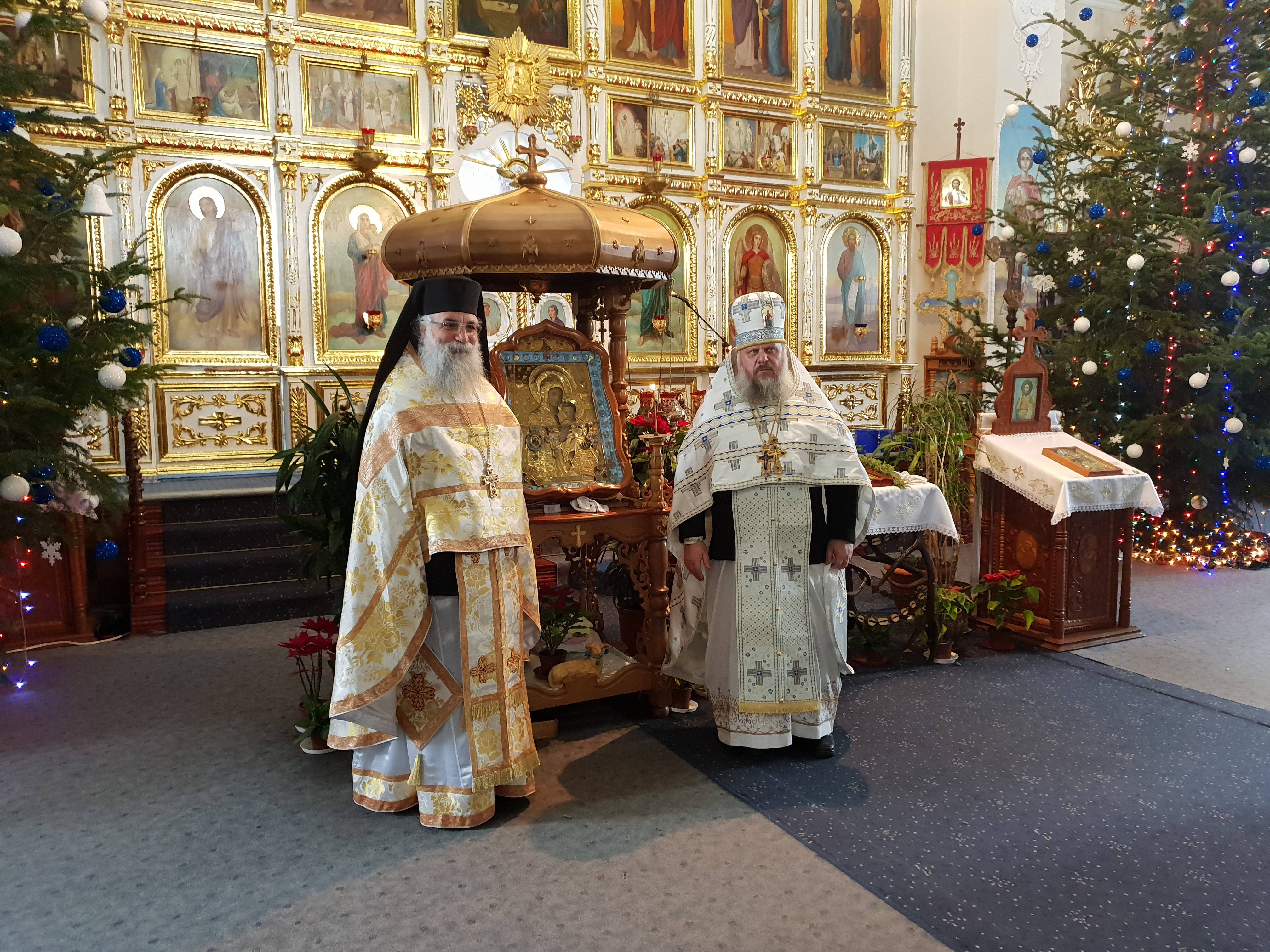 Părinți de la Mănăstirea Putna au mers cu Botezul în satele românești din nordul Bucovinei