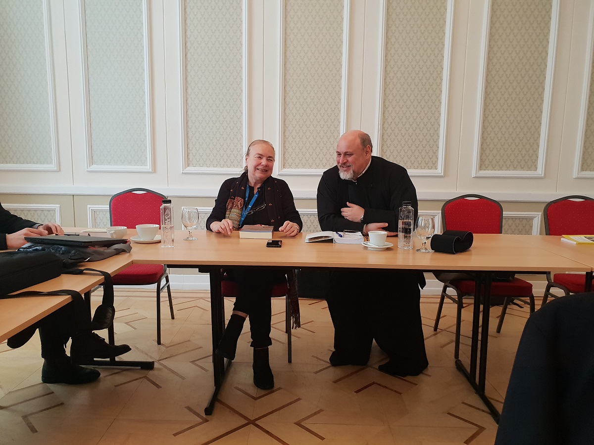 Masteranzii Facultății de Teologie din Iași, în dialog cu doamna profesor Christine Chaillot: „Pentru a-l înțelege pe celălalt este nevoie să-l cunoști”