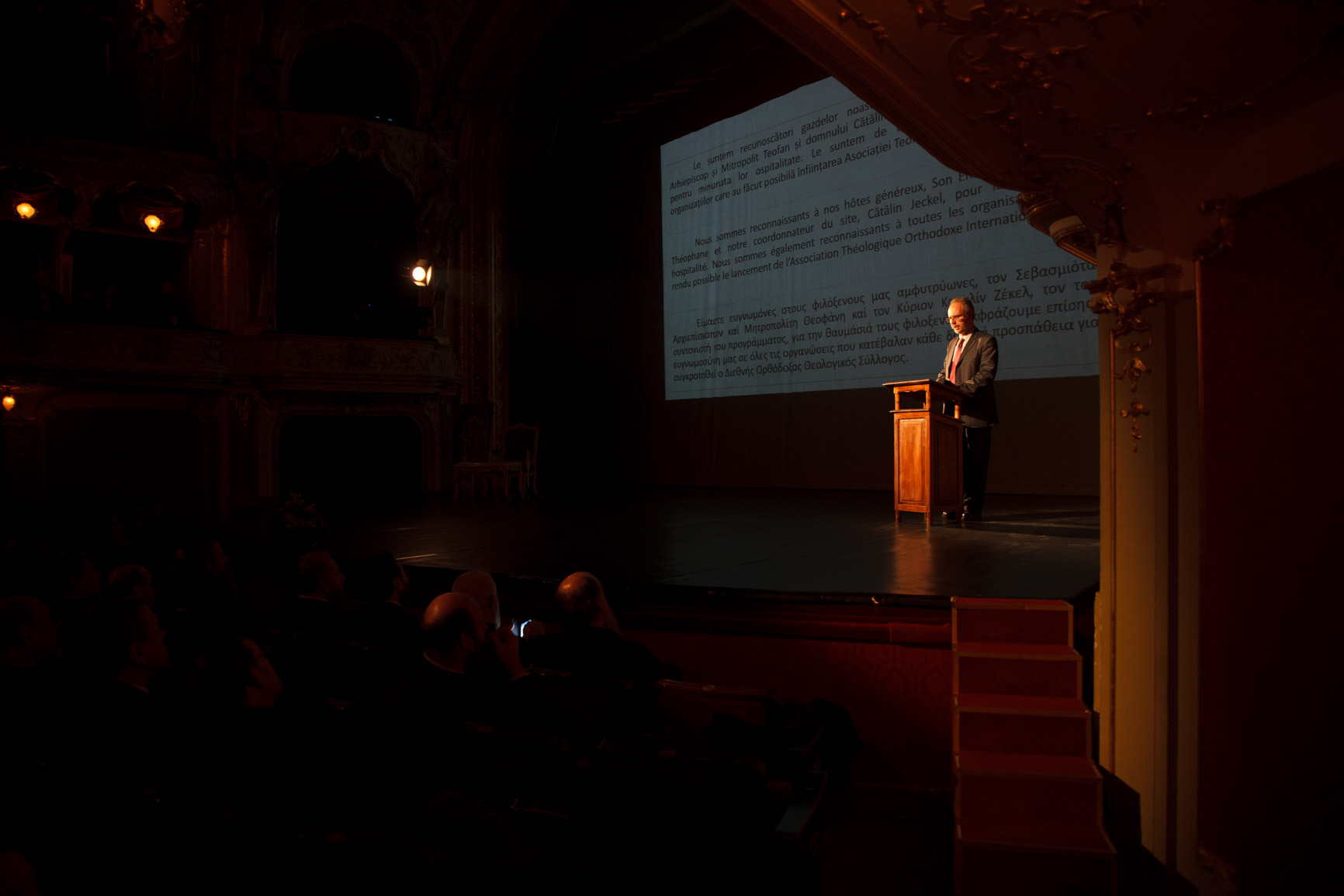 „Cercetători ori oameni de profesie, dorim fiecare să contribuim cu o iotă la viaţa Bisericii” „Cercetători ori oameni de profesie, dorim fiecare să contribuim cu o iotă la viaţa Bisericii”