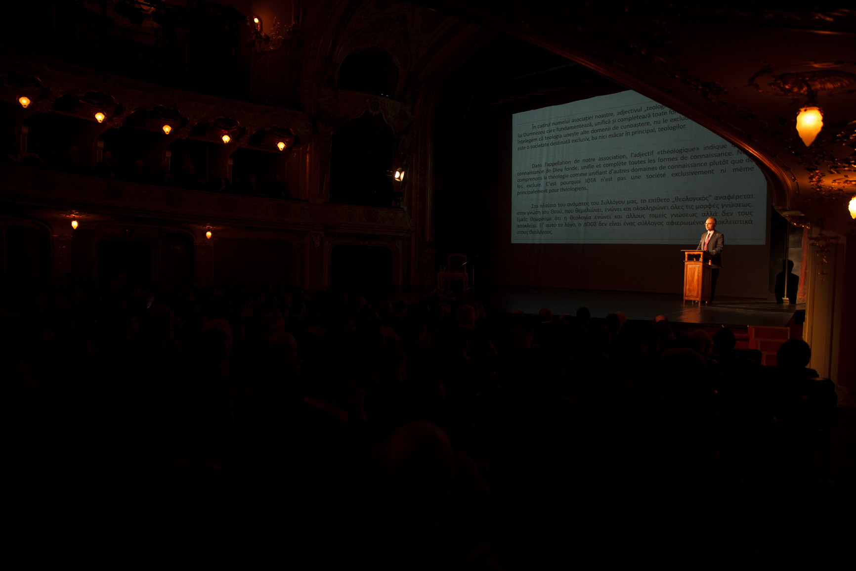 „Cercetători ori oameni de profesie, dorim fiecare să contribuim cu o iotă la viaţa Bisericii” „Cercetători ori oameni de profesie, dorim fiecare să contribuim cu o iotă la viaţa Bisericii”