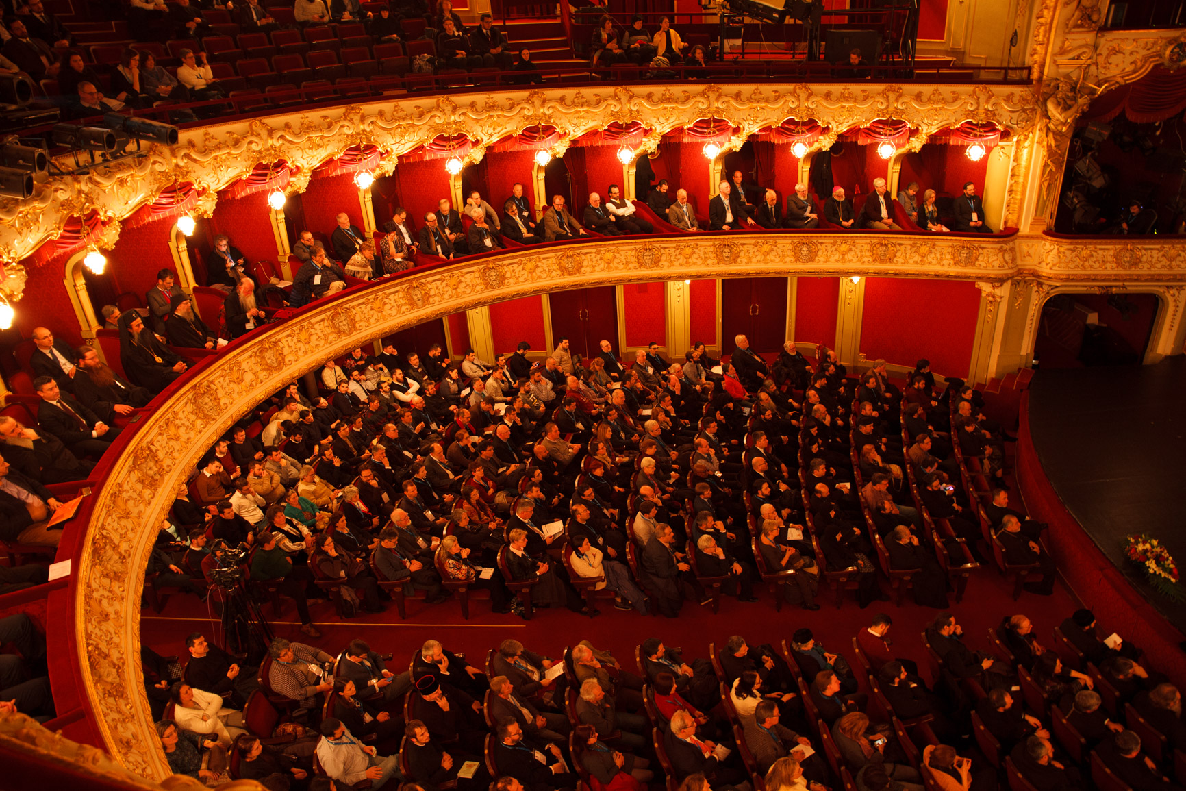 „Cercetători ori oameni de profesie, dorim fiecare să contribuim cu o iotă la viaţa Bisericii” „Cercetători ori oameni de profesie, dorim fiecare să contribuim cu o iotă la viaţa Bisericii”