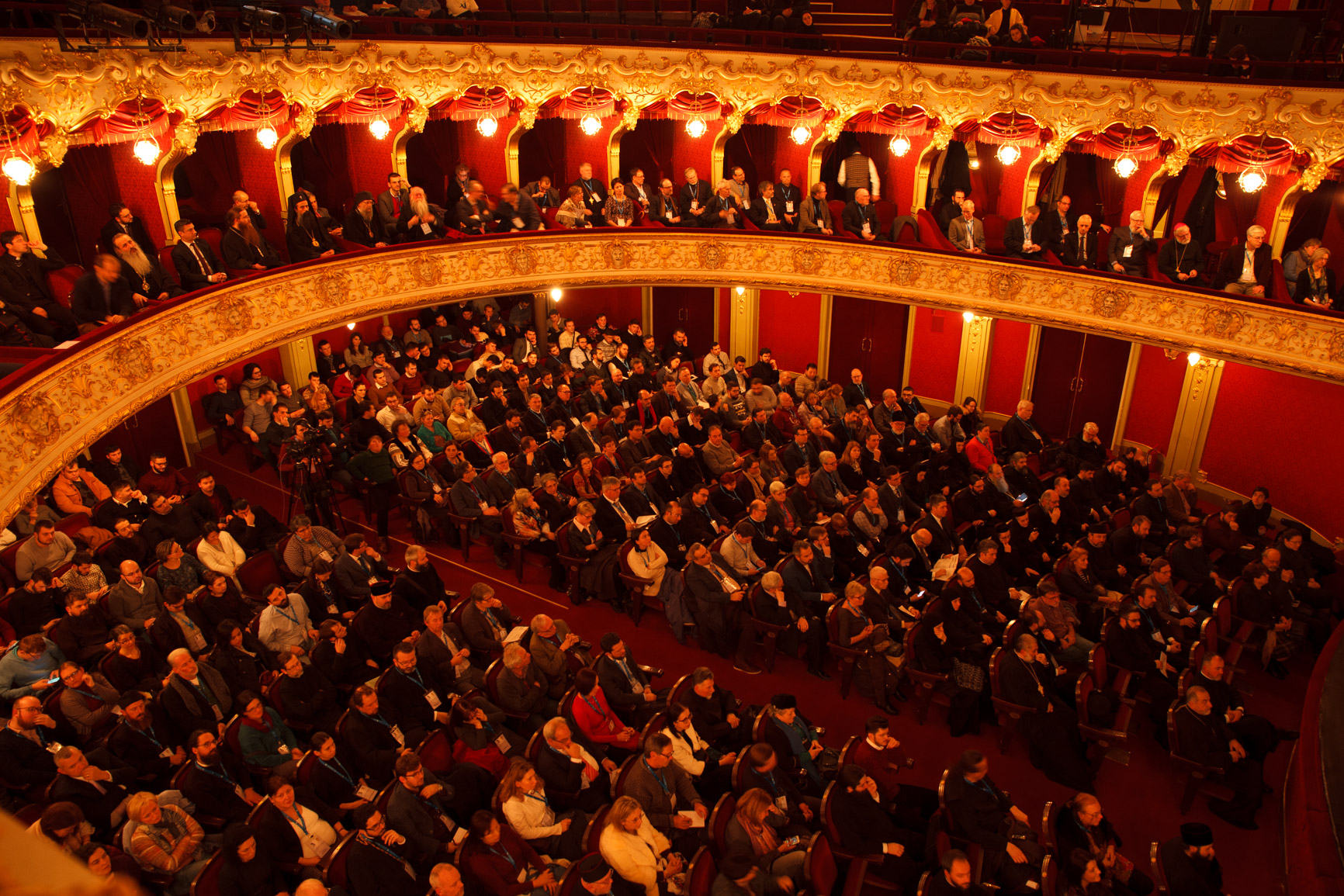 „Cercetători ori oameni de profesie, dorim fiecare să contribuim cu o iotă la viaţa Bisericii”