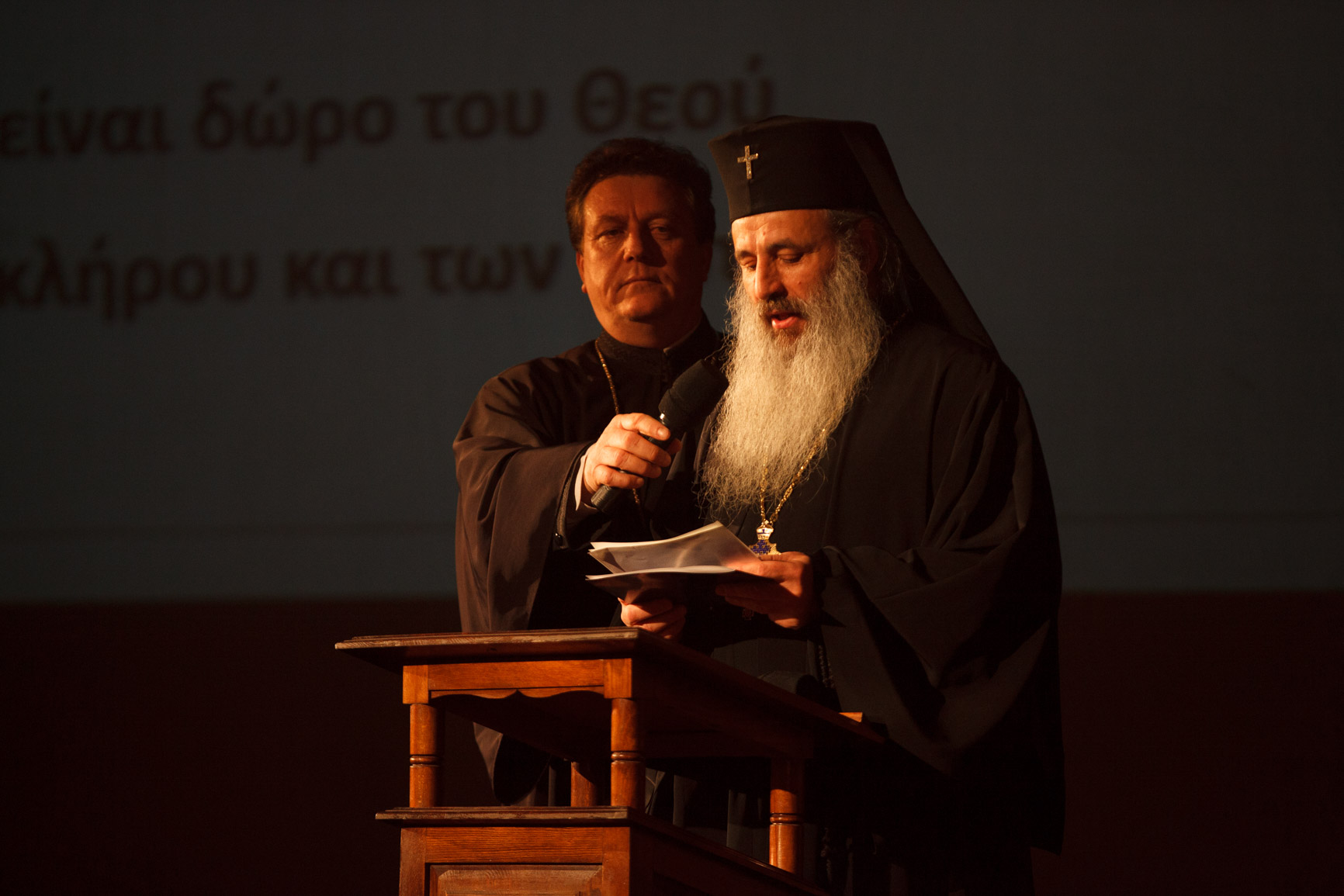 „Cercetători ori oameni de profesie, dorim fiecare să contribuim cu o iotă la viaţa Bisericii” „Cercetători ori oameni de profesie, dorim fiecare să contribuim cu o iotă la viaţa Bisericii”