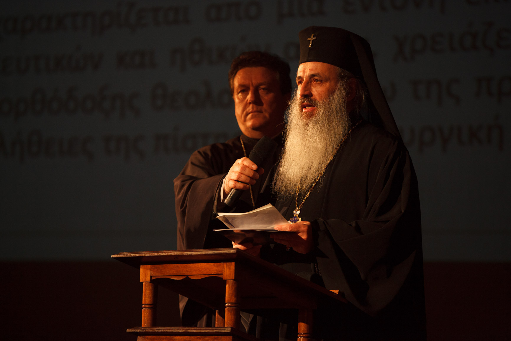 „Cercetători ori oameni de profesie, dorim fiecare să contribuim cu o iotă la viaţa Bisericii” „Cercetători ori oameni de profesie, dorim fiecare să contribuim cu o iotă la viaţa Bisericii”