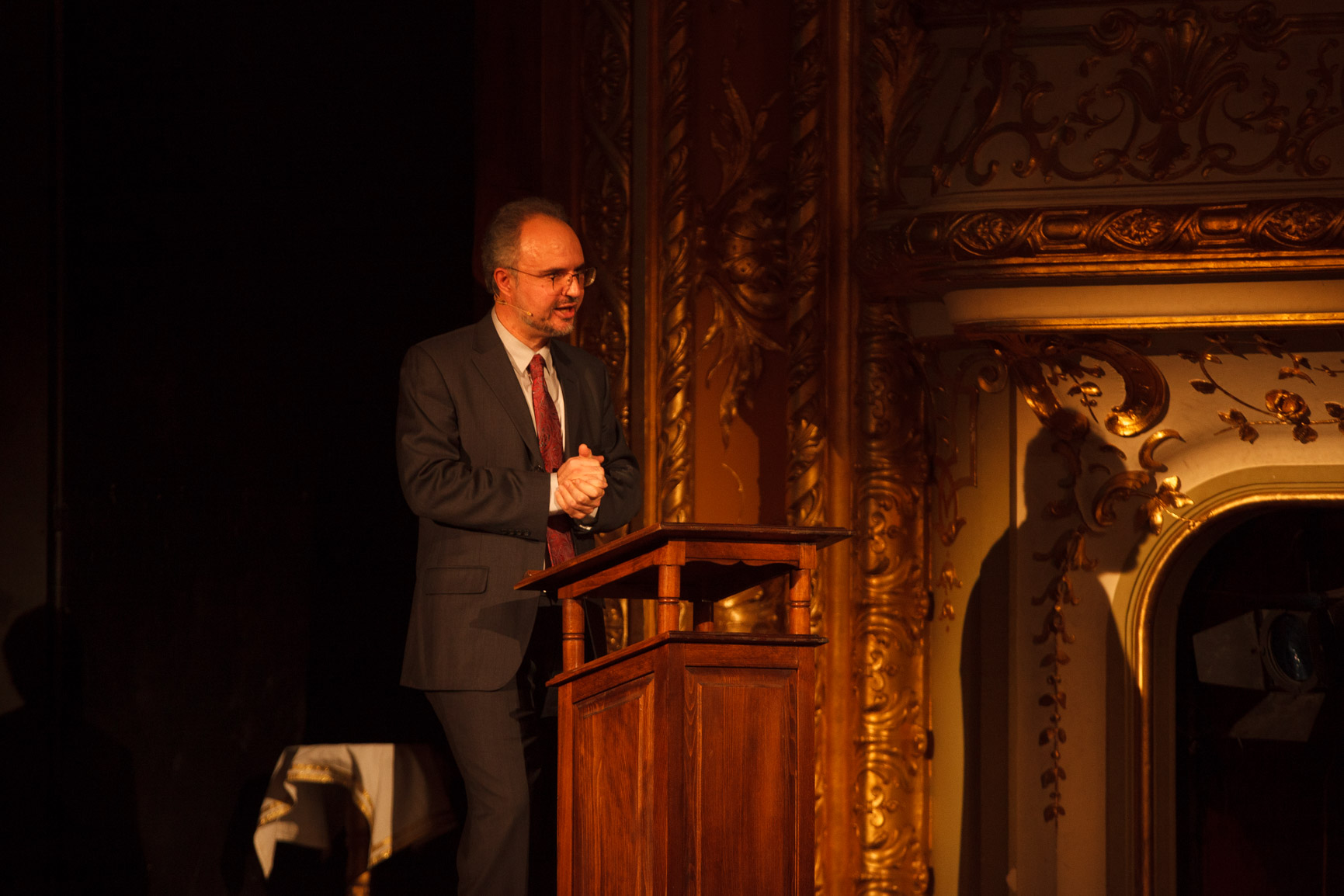 „Cercetători ori oameni de profesie, dorim fiecare să contribuim cu o iotă la viaţa Bisericii” „Cercetători ori oameni de profesie, dorim fiecare să contribuim cu o iotă la viaţa Bisericii”