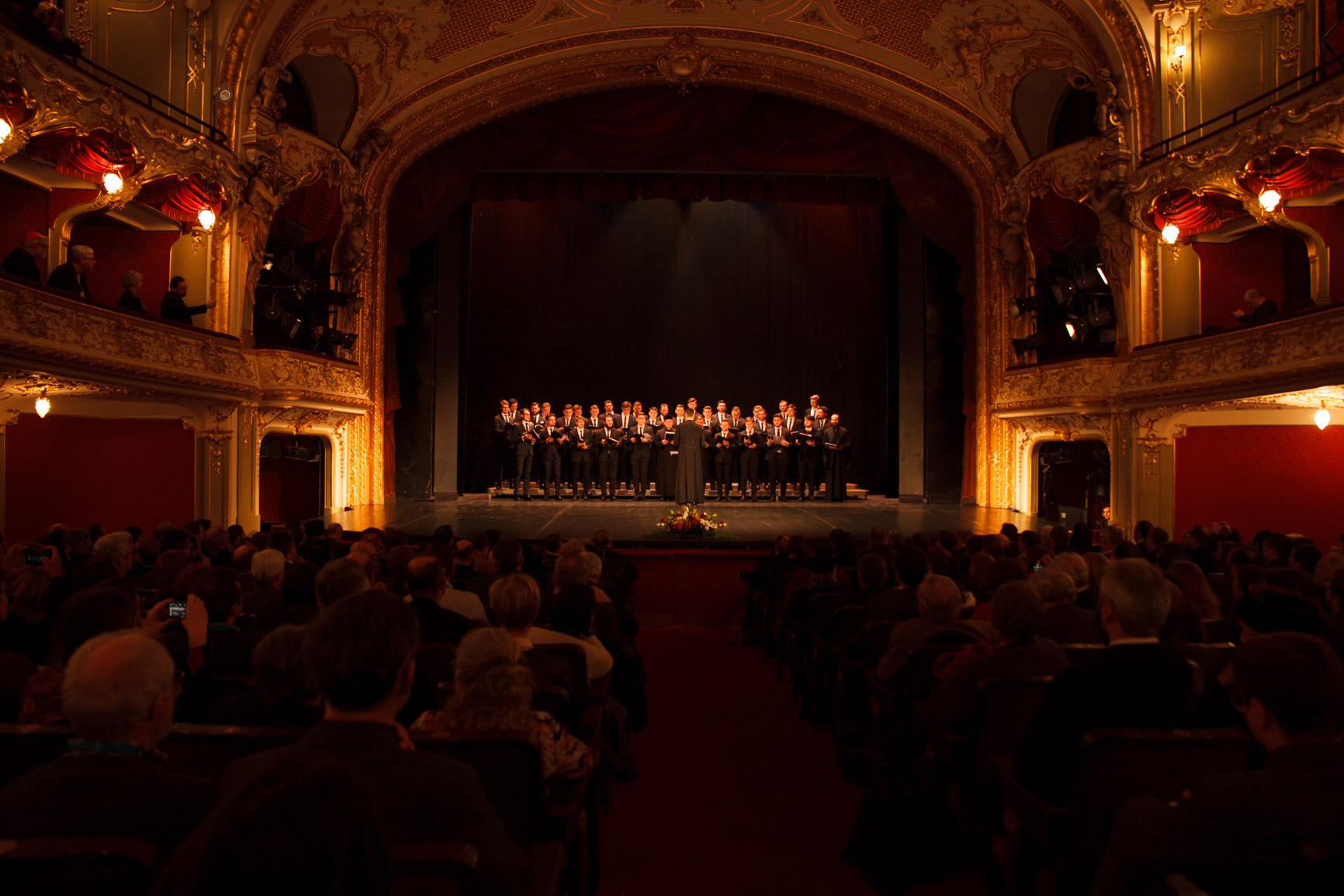 „Cercetători ori oameni de profesie, dorim fiecare să contribuim cu o iotă la viaţa Bisericii” „Cercetători ori oameni de profesie, dorim fiecare să contribuim cu o iotă la viaţa Bisericii”