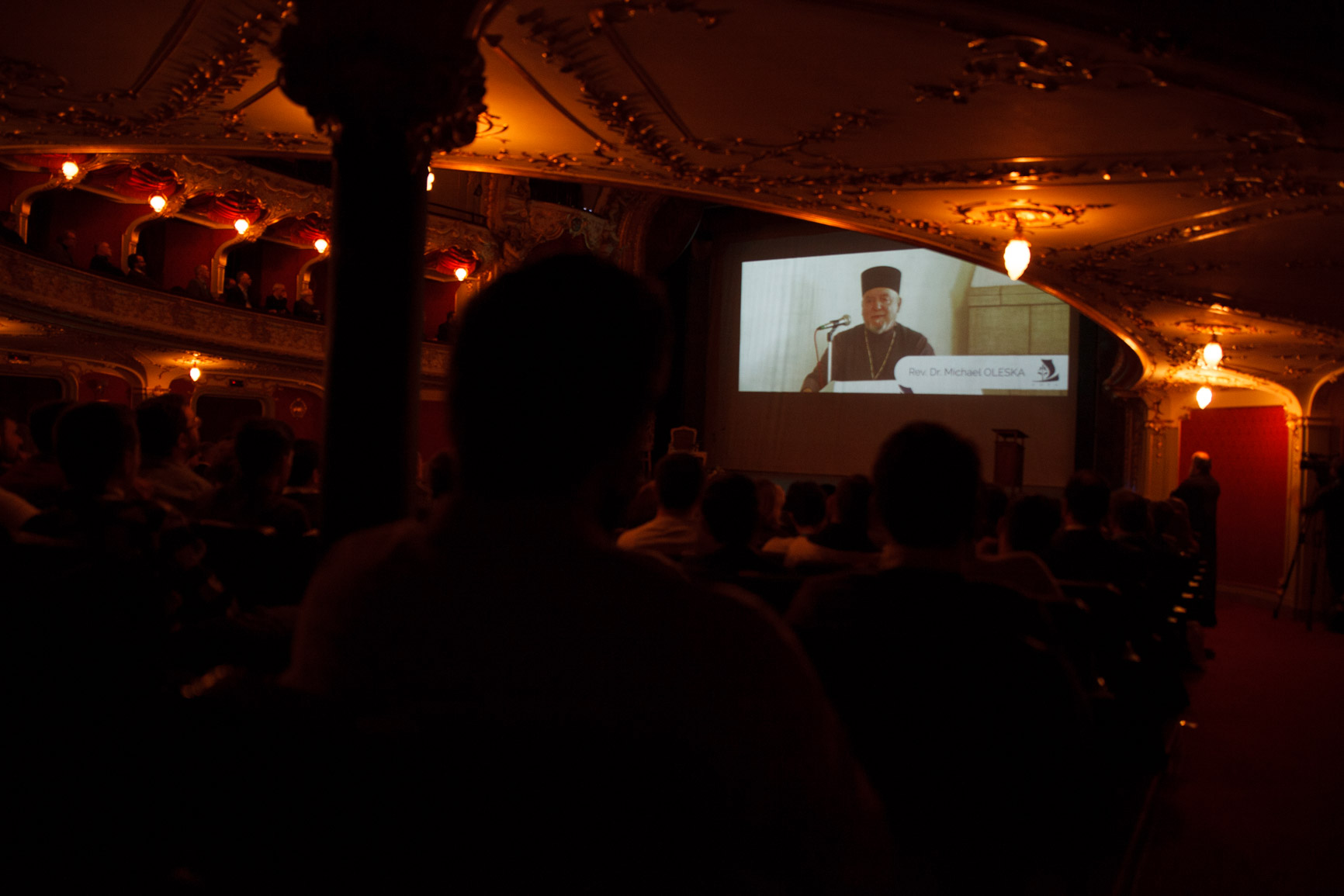 „Cercetători ori oameni de profesie, dorim fiecare să contribuim cu o iotă la viaţa Bisericii” „Cercetători ori oameni de profesie, dorim fiecare să contribuim cu o iotă la viaţa Bisericii”