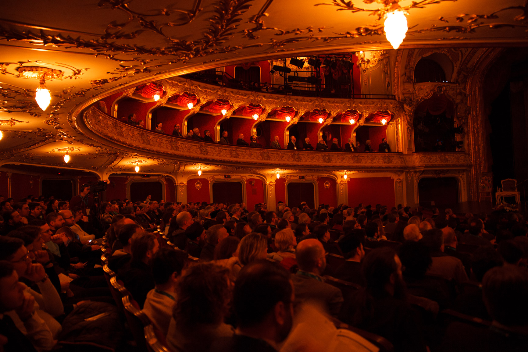 „Cercetători ori oameni de profesie, dorim fiecare să contribuim cu o iotă la viaţa Bisericii” „Cercetători ori oameni de profesie, dorim fiecare să contribuim cu o iotă la viaţa Bisericii”