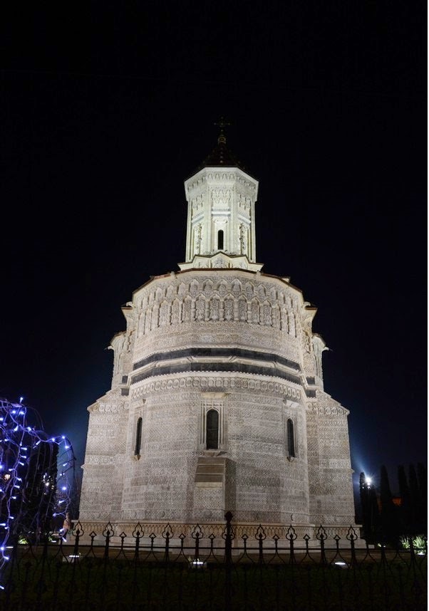 Mănăstirea „Sfinţii Trei Ierarhi&quot; din Iaşi îşi serbează ocrotitorii spirituali