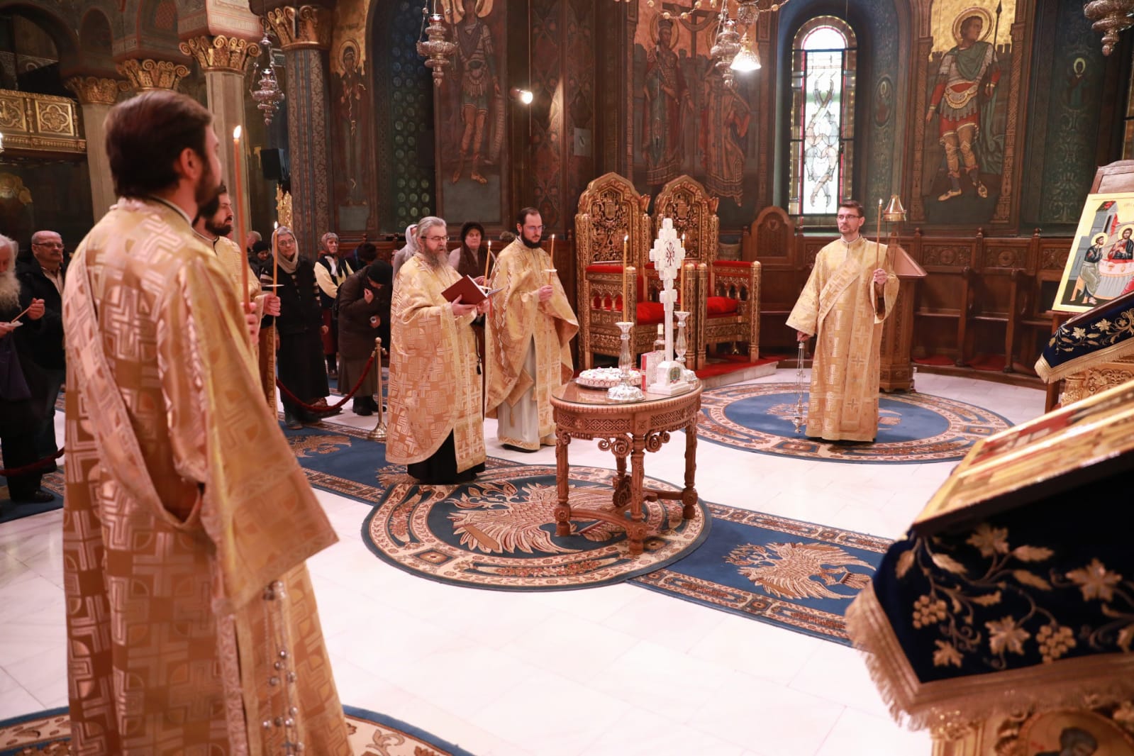 Rugăciuni pentru sufletul poetului Mihai Eminescu, la Catedrala Patriarhală