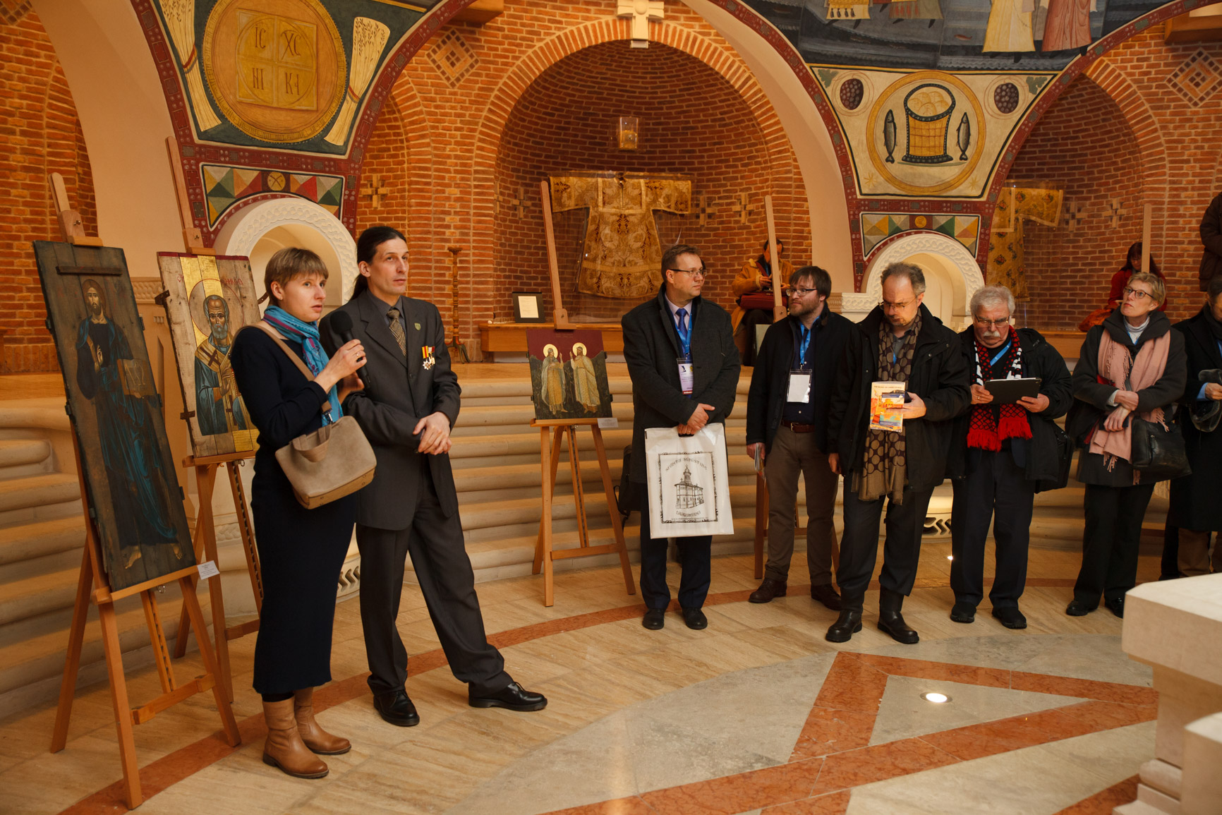 Comunicări ştiinţifice, vernisaj de icoane şi lansări de carte, în cadrul Conferinţei IOTA organizate la Iaşi