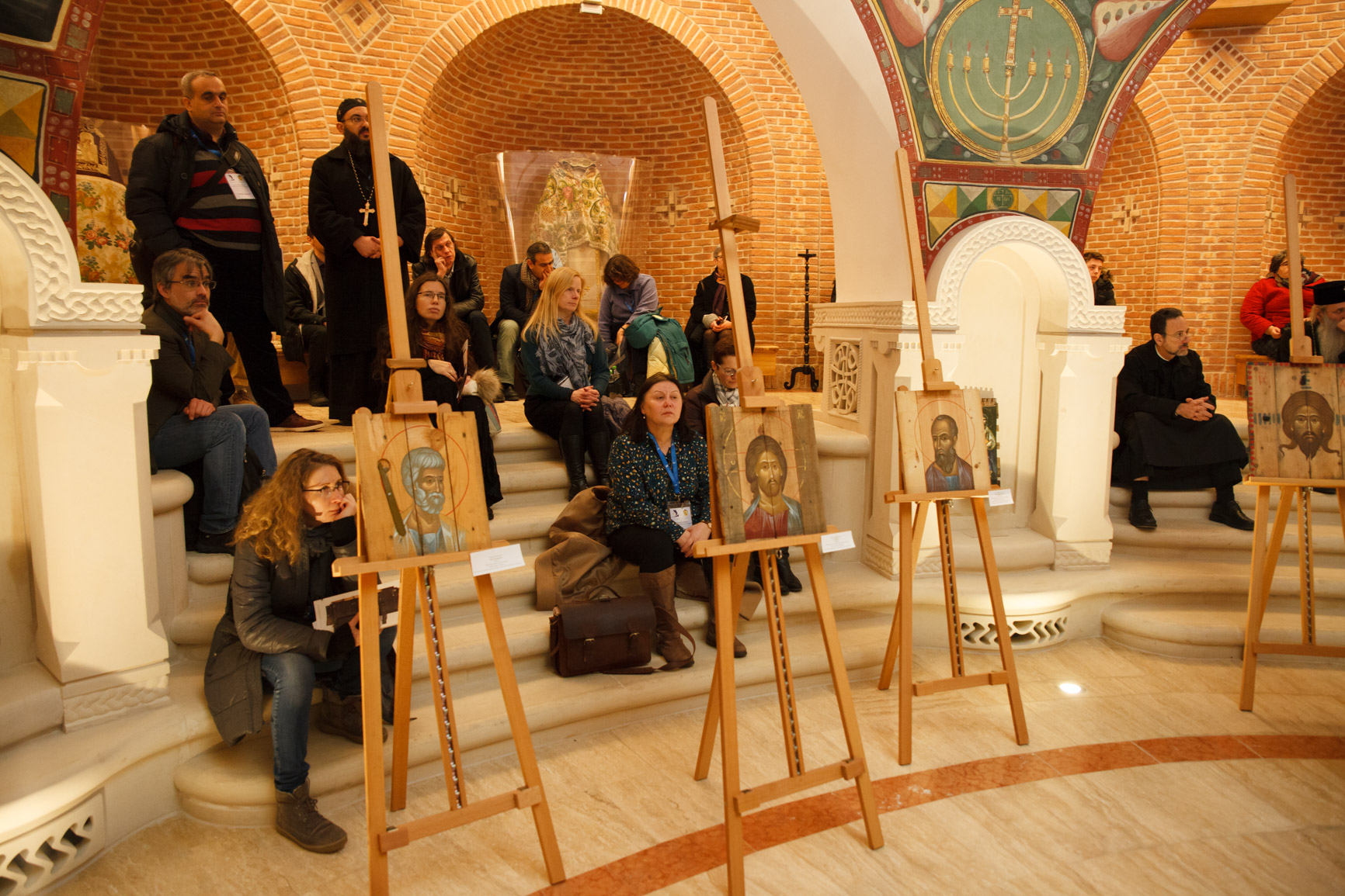 Comunicări ştiinţifice, vernisaj de icoane şi lansări de carte, în cadrul Conferinţei IOTA organizate la Iaşi