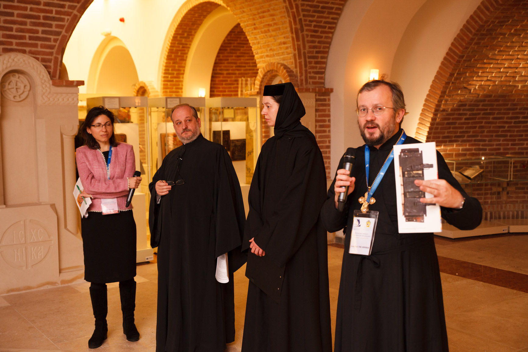 Comunicări ştiinţifice, vernisaj de icoane şi lansări de carte, în cadrul Conferinţei IOTA organizate la Iaşi