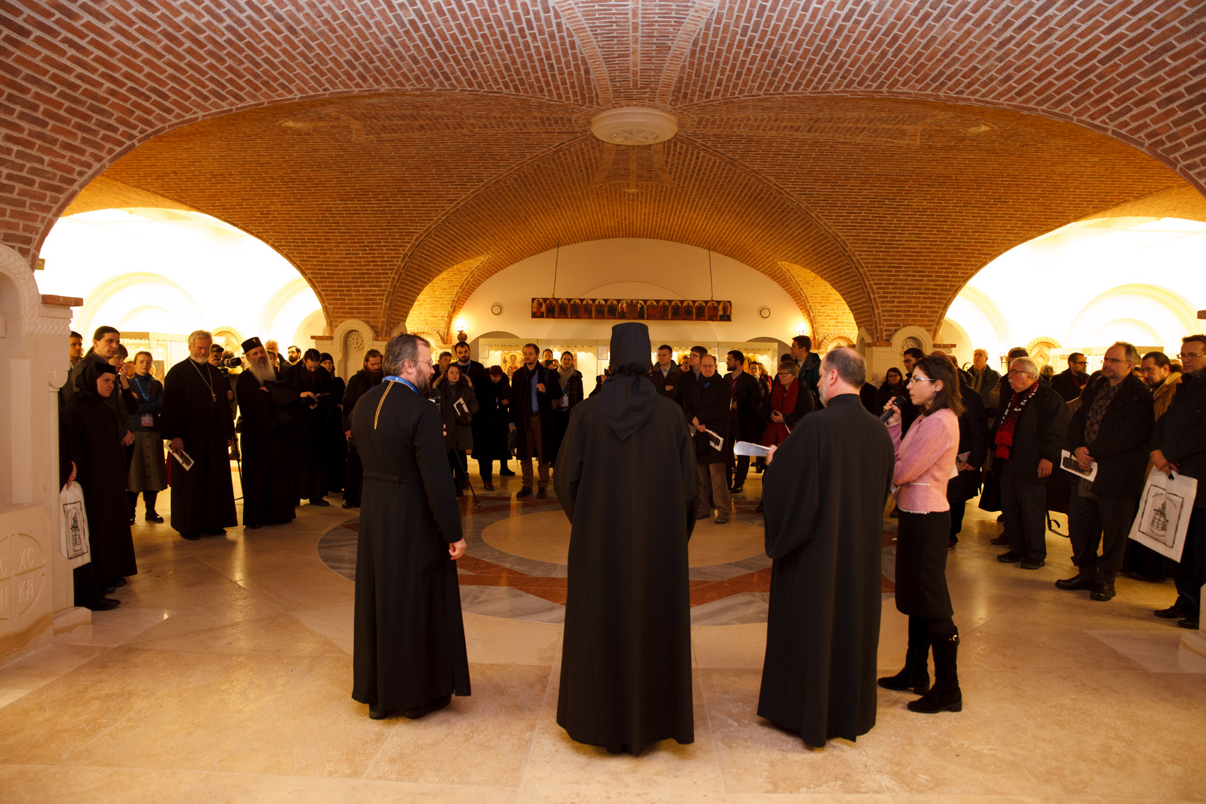 Comunicări ştiinţifice, vernisaj de icoane şi lansări de carte, în cadrul Conferinţei IOTA organizate la Iaşi