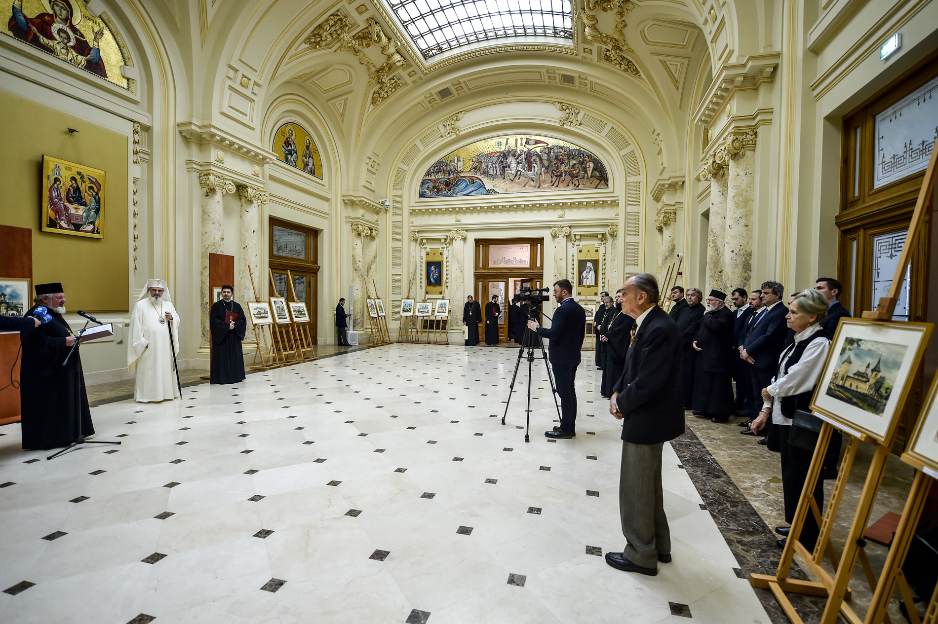 Gheorghe Leahu a donat Patriarhiei Române 32 acuarele, „comori ale arhitecturii ortodoxe românești”