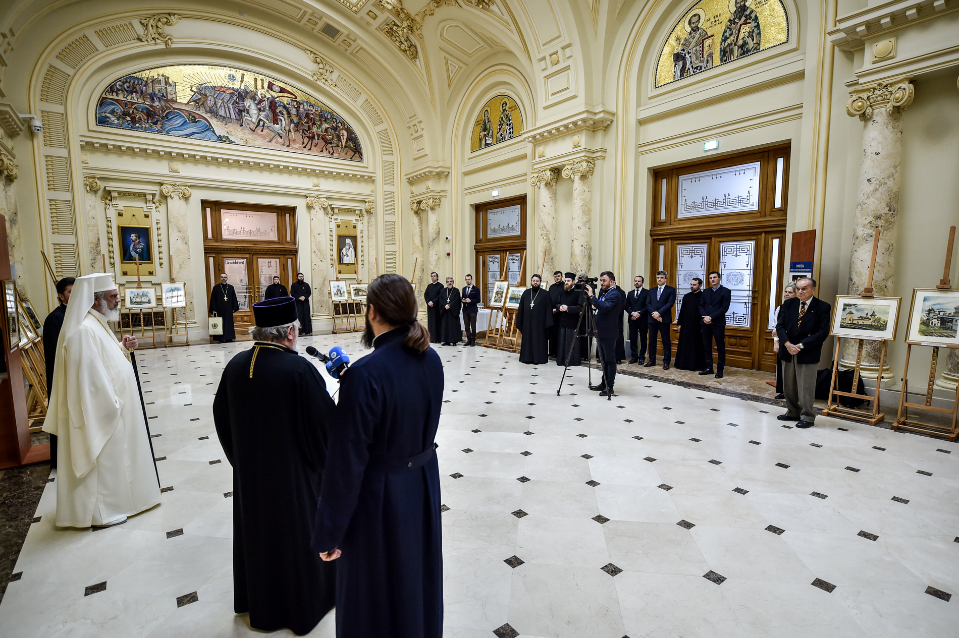 Gheorghe Leahu a donat Patriarhiei Române 32 acuarele, „comori ale arhitecturii ortodoxe românești”