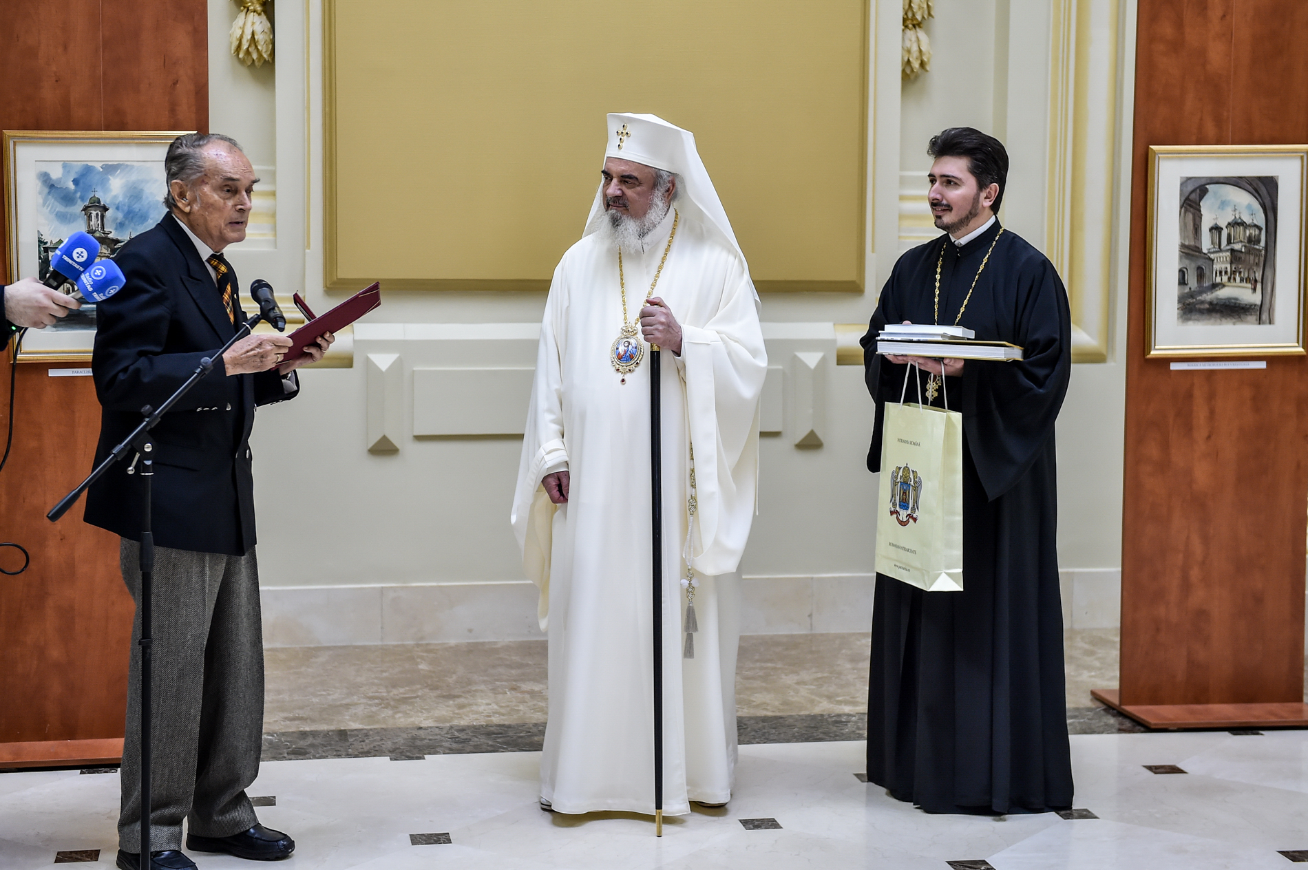 Gheorghe Leahu a donat Patriarhiei Române 32 acuarele, „comori ale arhitecturii ortodoxe românești”