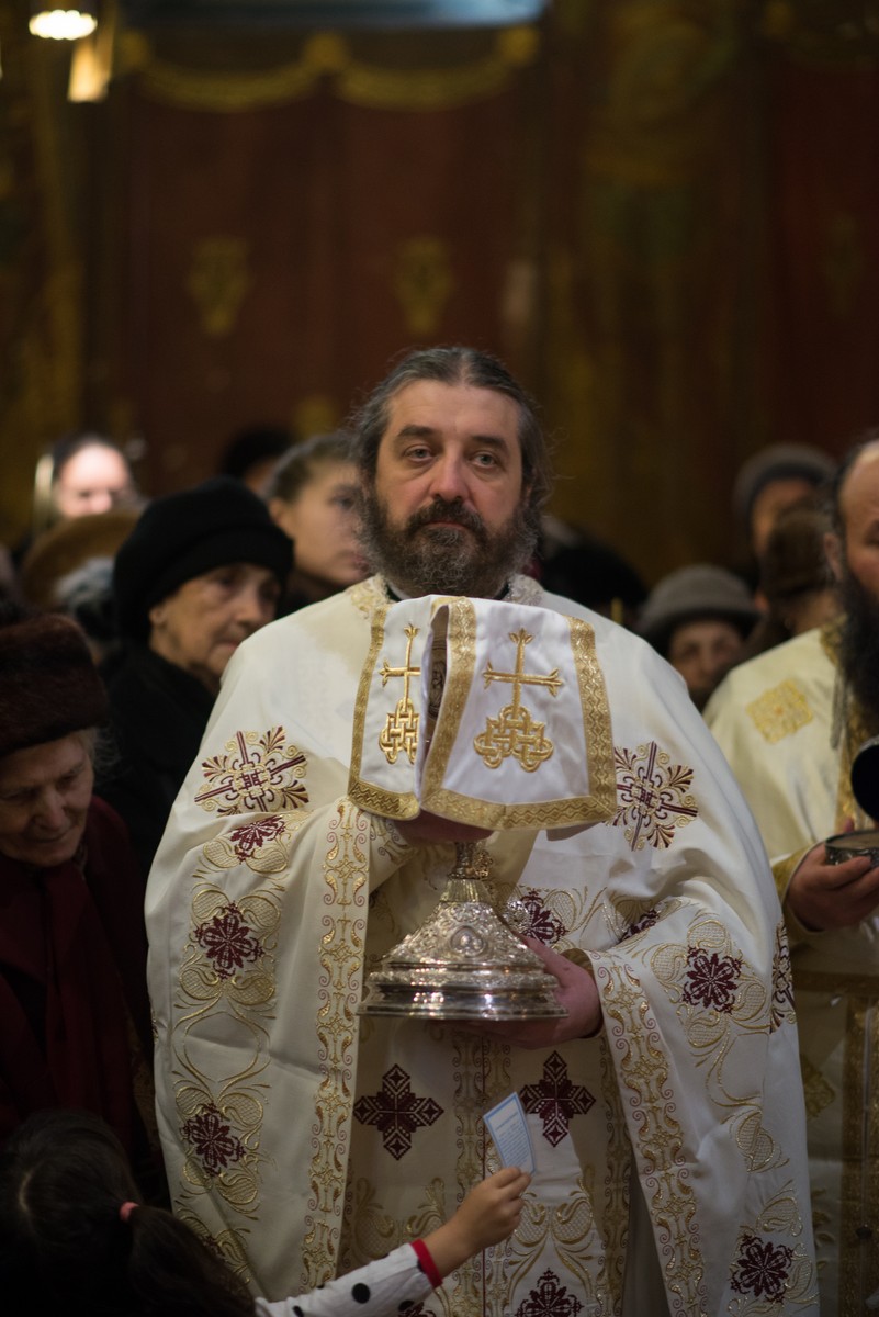 Hram la ctitoria lui Vasile Lupu din Iași: „Având în față chipurile Sfinților Trei Ierarhi, să luăm aminte la icoana viețuirii lor” Hram la ctitoria lui Vasile Lupu din Iași: „Având în față chipurile Sfinților Trei Ierarhi, să luăm aminte la icoana viețuirii lor”