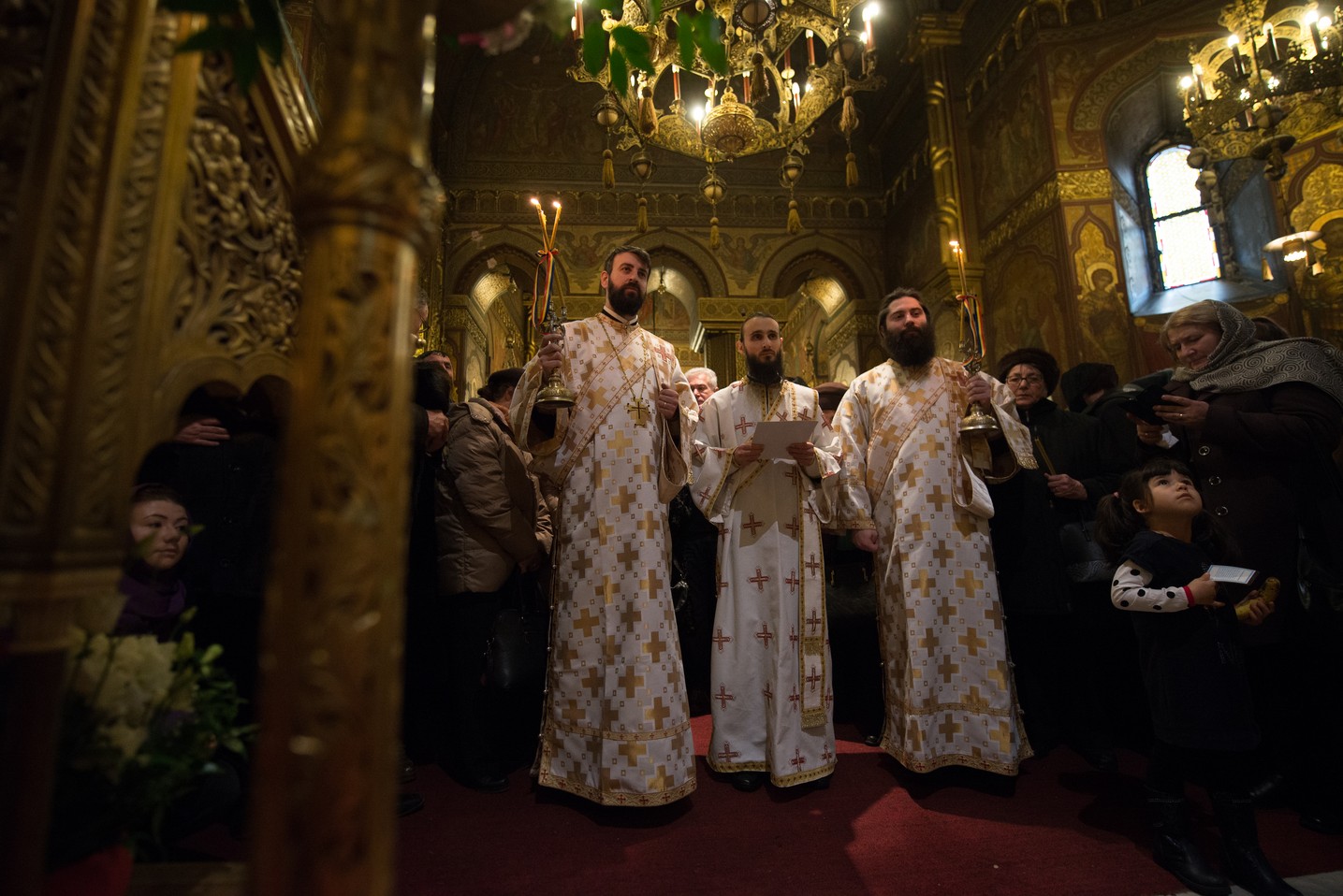 Hram la ctitoria lui Vasile Lupu din Iași: „Având în față chipurile Sfinților Trei Ierarhi, să luăm aminte la icoana viețuirii lor” Hram la ctitoria lui Vasile Lupu din Iași: „Având în față chipurile Sfinților Trei Ierarhi, să luăm aminte la icoana viețuirii lor”