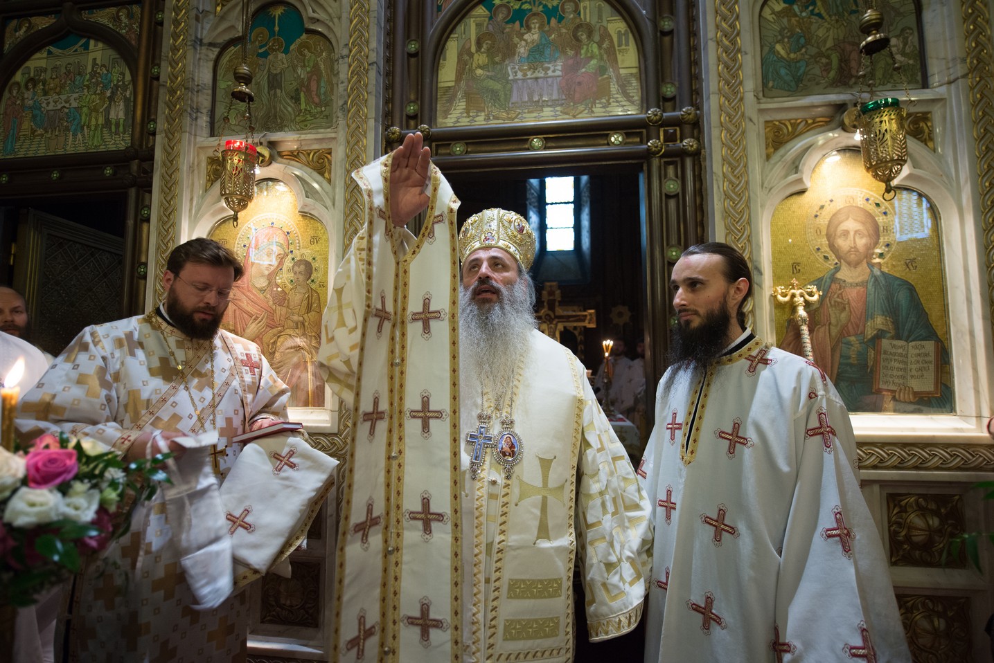 Hram la ctitoria lui Vasile Lupu din Iași: „Având în față chipurile Sfinților Trei Ierarhi, să luăm aminte la icoana viețuirii lor” Hram la ctitoria lui Vasile Lupu din Iași: „Având în față chipurile Sfinților Trei Ierarhi, să luăm aminte la icoana viețuirii lor”