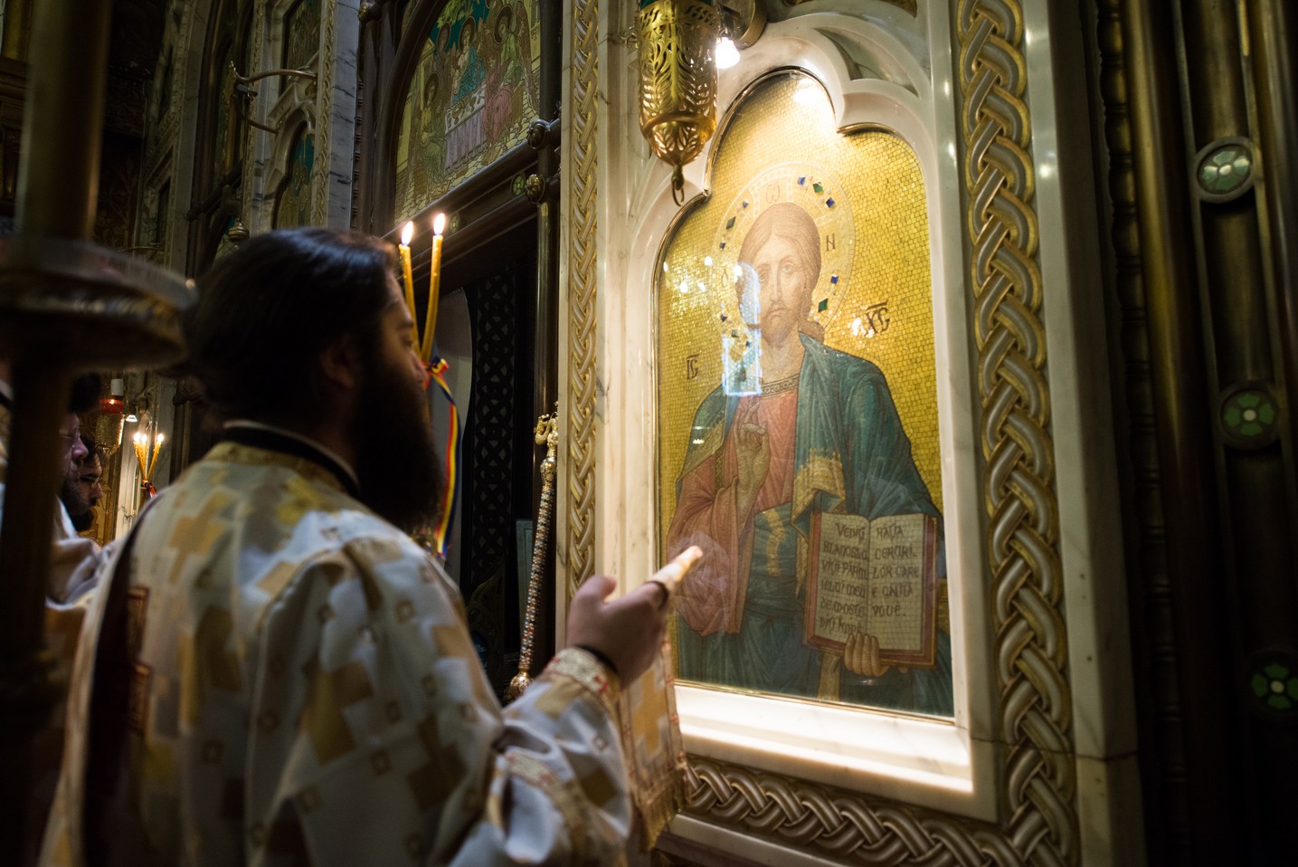 Hram la ctitoria lui Vasile Lupu din Iași: „Având în față chipurile Sfinților Trei Ierarhi, să luăm aminte la icoana viețuirii lor” Hram la ctitoria lui Vasile Lupu din Iași: „Având în față chipurile Sfinților Trei Ierarhi, să luăm aminte la icoana viețuirii lor”