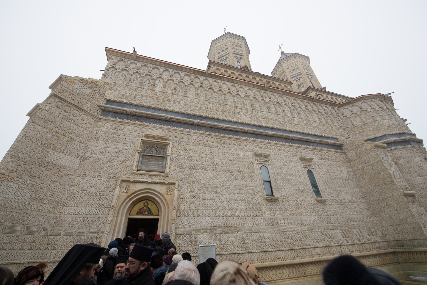 Hram la ctitoria lui Vasile Lupu din Iași: „Având în față chipurile Sfinților Trei Ierarhi, să luăm aminte la icoana viețuirii lor” Hram la ctitoria lui Vasile Lupu din Iași: „Având în față chipurile Sfinților Trei Ierarhi, să luăm aminte la icoana viețuirii lor”