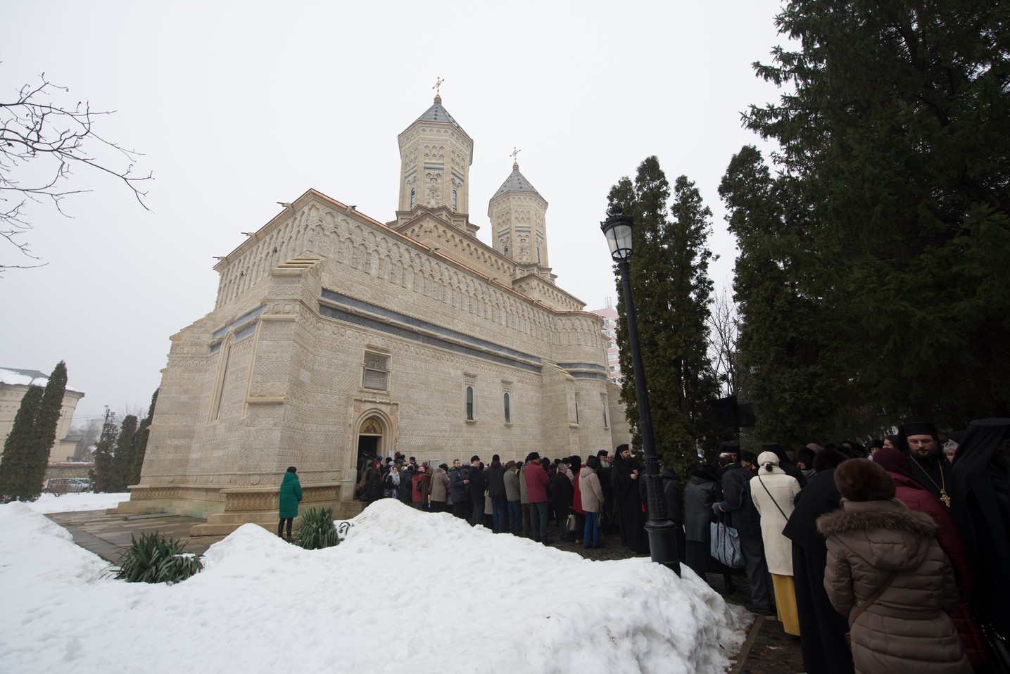 Hram la ctitoria lui Vasile Lupu din Iași: „Având în față chipurile Sfinților Trei Ierarhi, să luăm aminte la icoana viețuirii lor” Hram la ctitoria lui Vasile Lupu din Iași: „Având în față chipurile Sfinților Trei Ierarhi, să luăm aminte la icoana viețuirii lor”