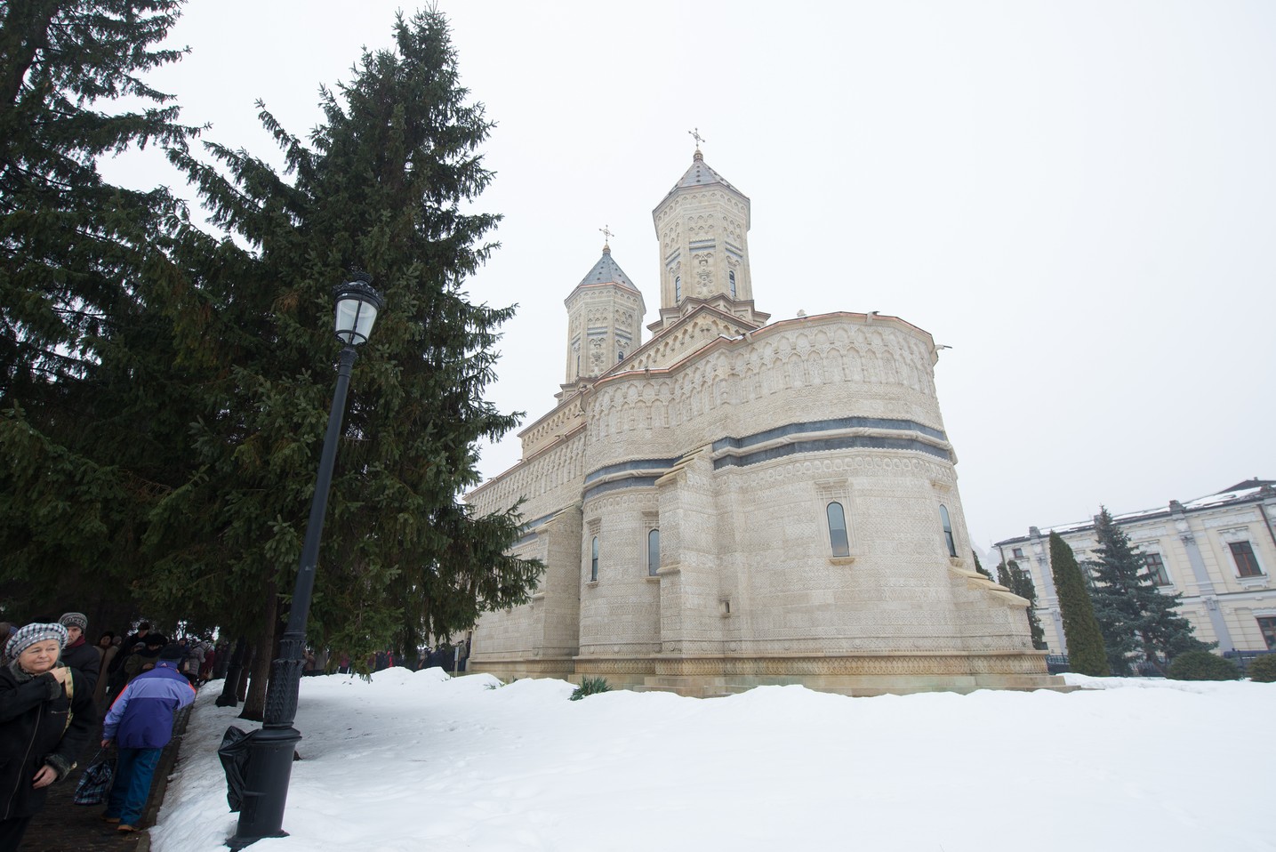 Hram la ctitoria lui Vasile Lupu din Iași: „Având în față chipurile Sfinților Trei Ierarhi, să luăm aminte la icoana viețuirii lor” Hram la ctitoria lui Vasile Lupu din Iași: „Având în față chipurile Sfinților Trei Ierarhi, să luăm aminte la icoana viețuirii lor”
